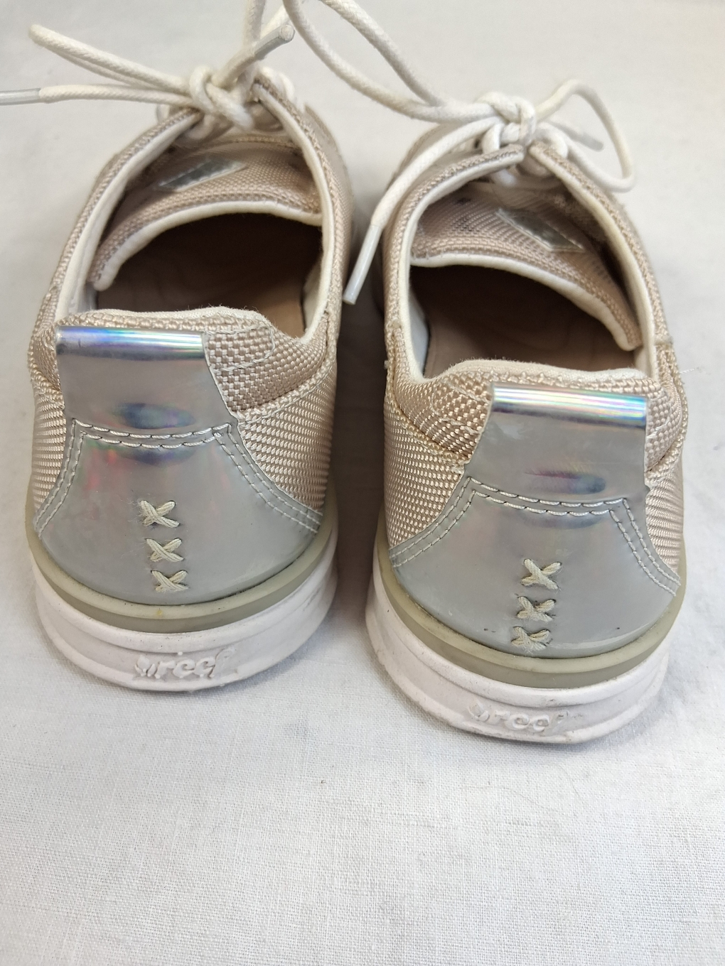 Voir photo 2 de CHAUSSURES Femme de marque "REEF" en toilr de Taille 36 CHAUSSURES Femme de marque "REEF" en toilr de Taille 36 Très bon état - Vue 2 -