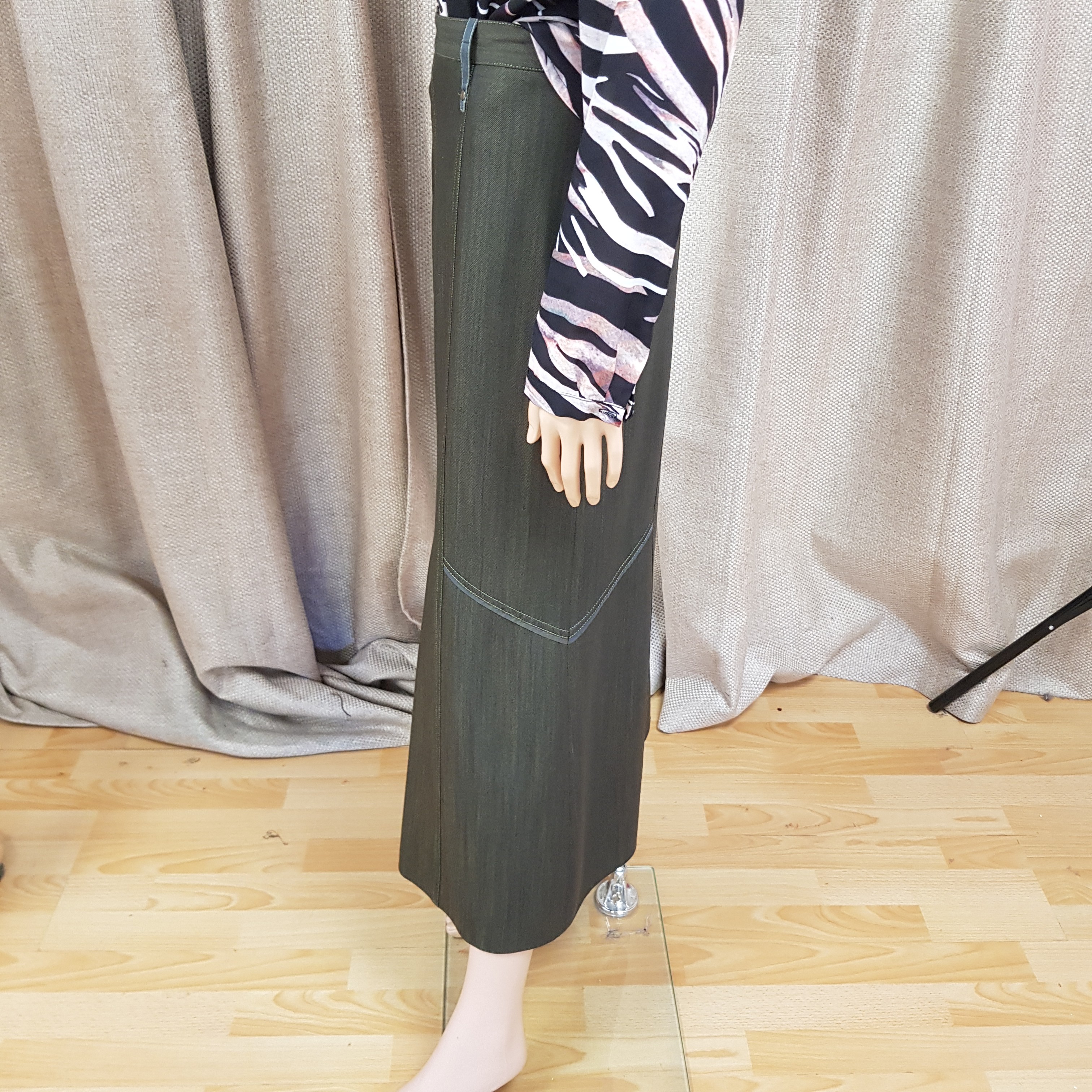 Jupe midi kaki- Un Jour Ailleurs- Taille 36 - Photo 1