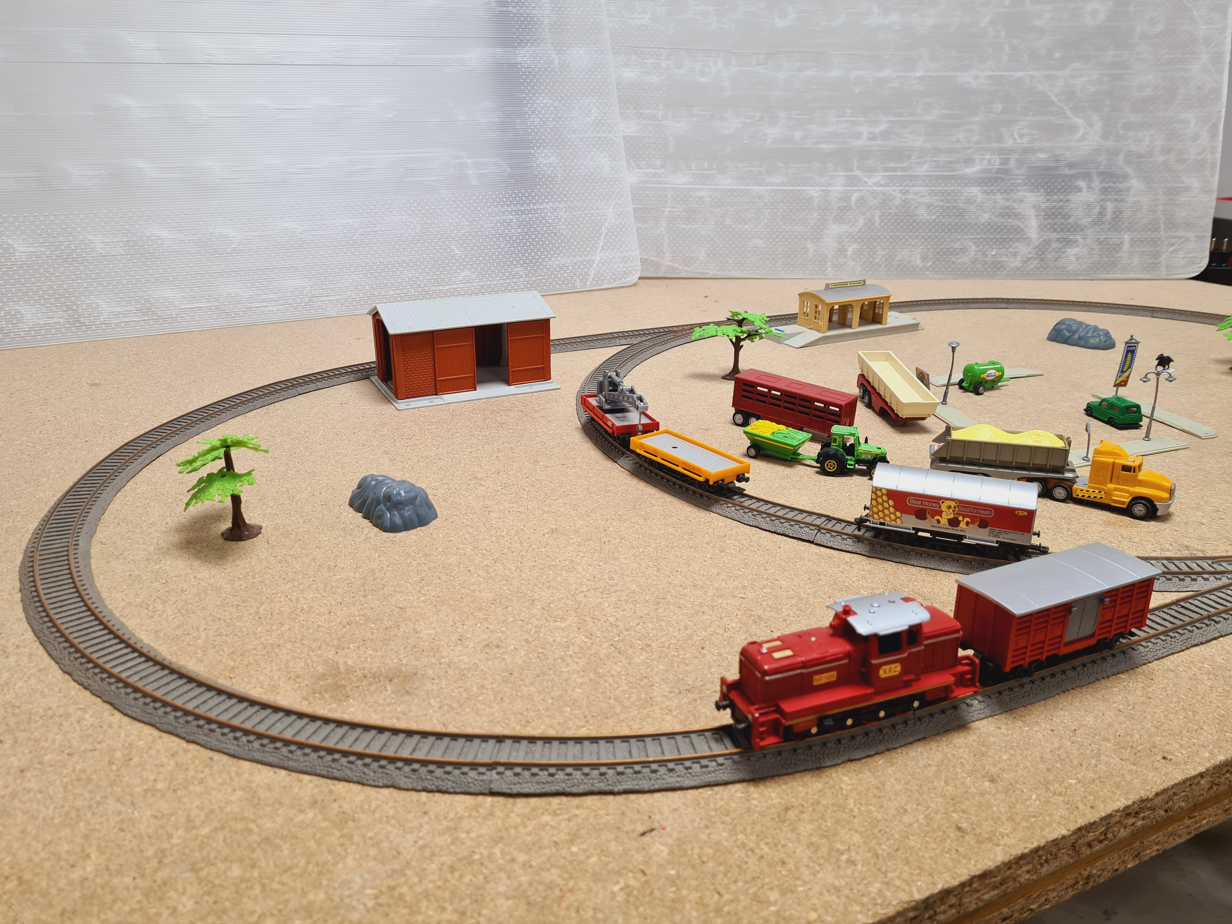 Voir photo 2 de Circuits - Train New Ray Ho - Fonctionne avec 1 pile 1,5 V AAA LR 03 - Avec des accessoires Circuits - Train New Ray Ho - Fonctionne avec 1 pile 1,5 V AAA LR 03 - Avec des accessoires - Vue 2 -