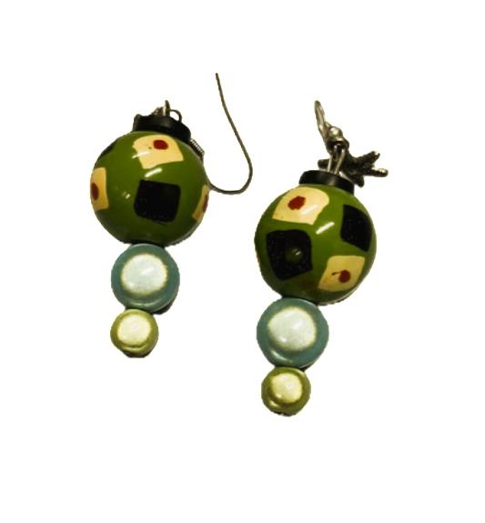 Voir photo 5 de Lot de six paires de boucles d'oreilles fantaisie Lot de six paires de boucles d'oreilles fantaisie Bon état - Vue 5 -