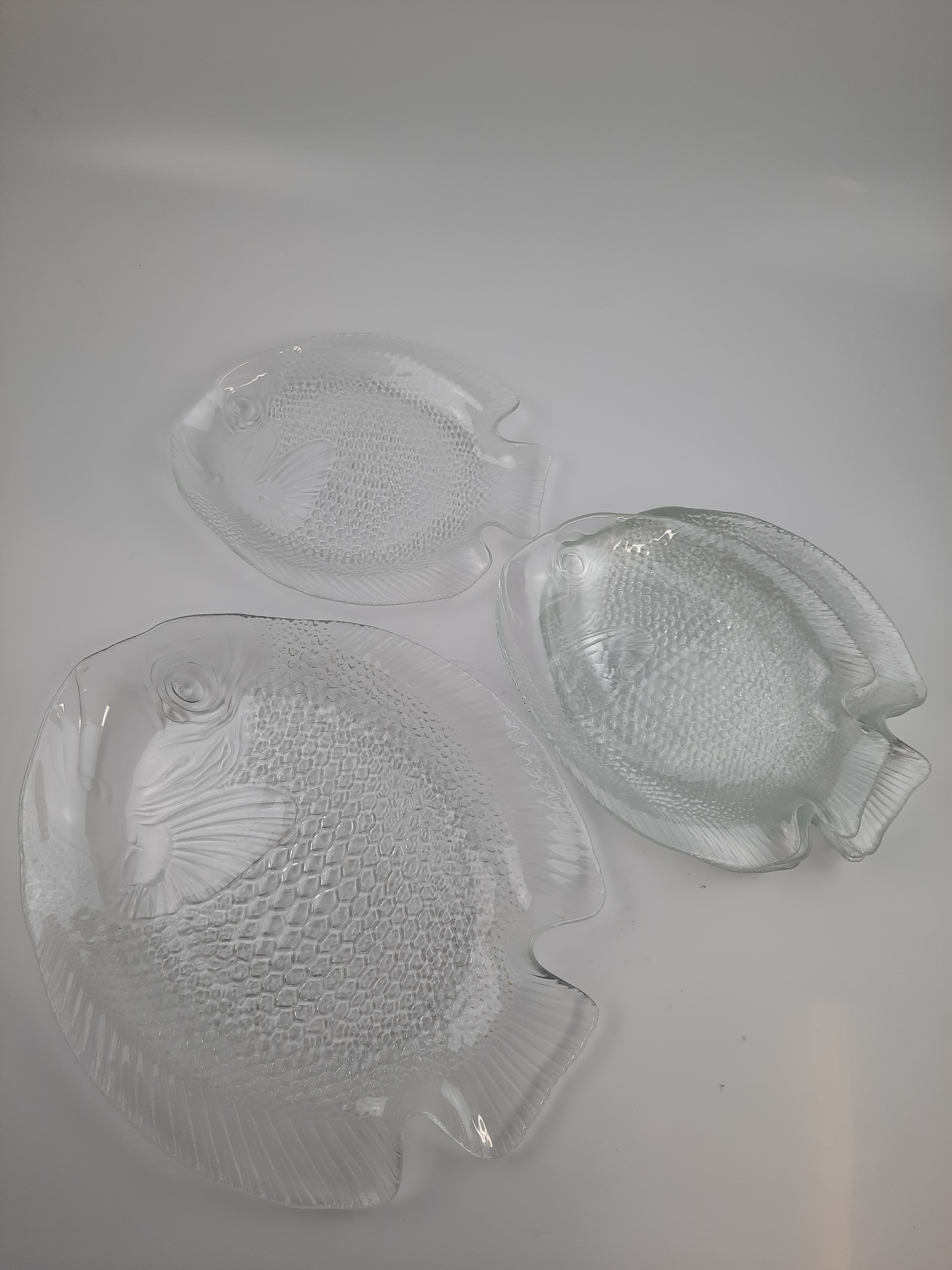 Plat de service et 7 assiettes forme poisson ARCOROC Très bon état - Vue 6 - 