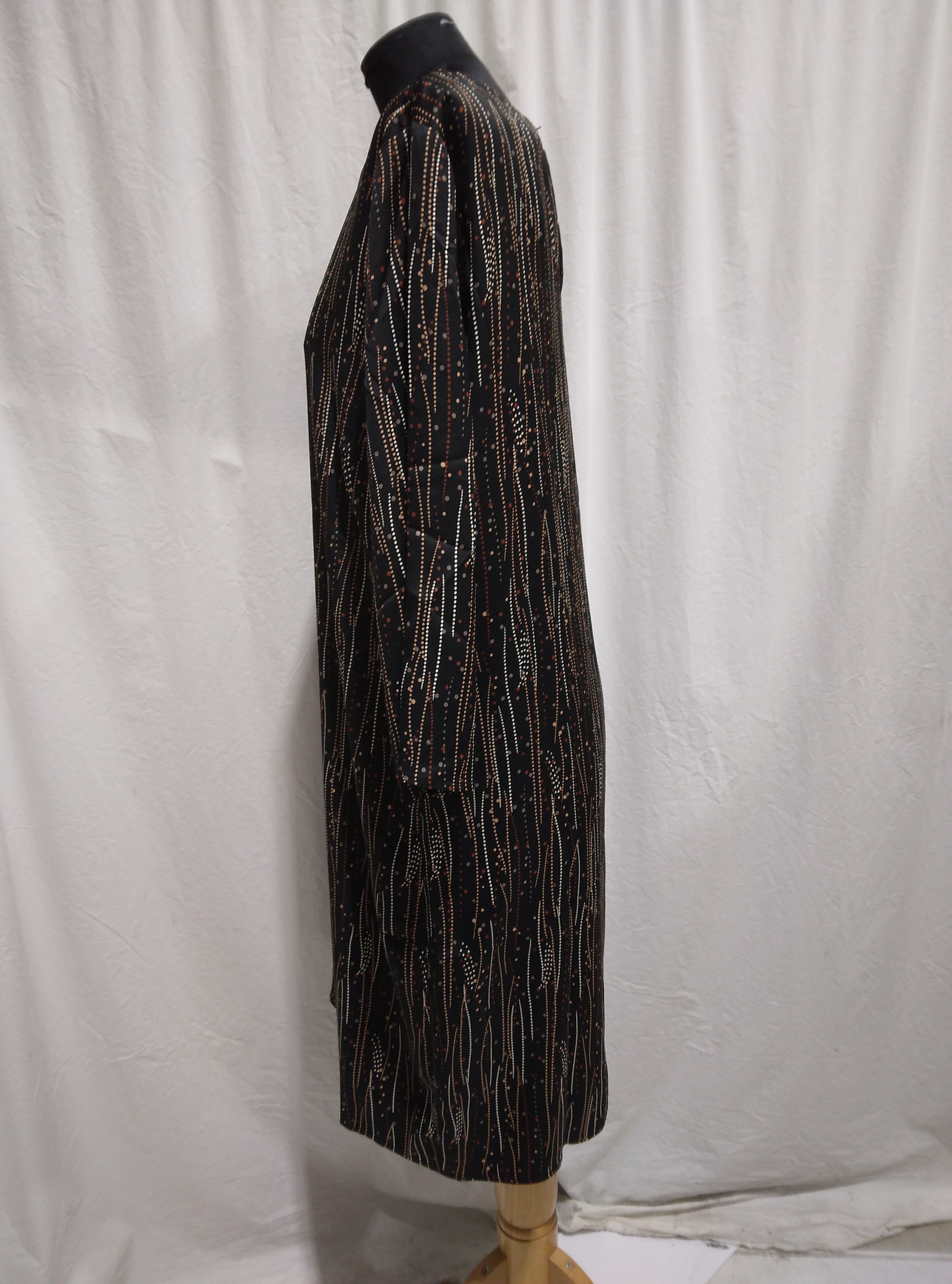 Voir photo 2 de Robe 3/4 noire/ Rouille, La Fée Maraboutée - 36 Robe 3/4 noire/ Rouille, La Fée Maraboutée - 36 Comme neuf - Vue 2 -