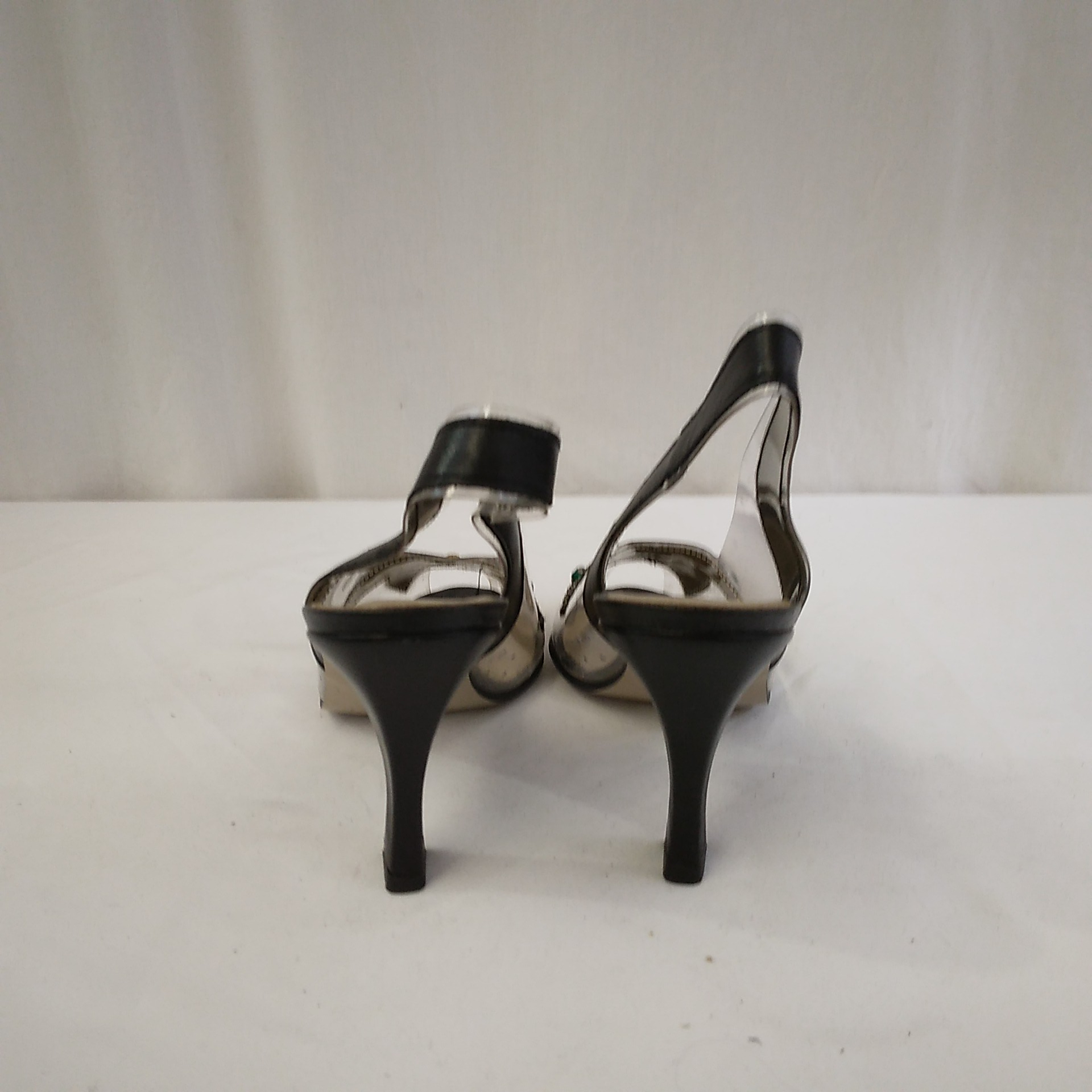 Voir photo 4 de Chaussures à talon mica blanc et motifs strass et dentelle, Christian chaussures - 37 1/2 Chaussures à talon mica blanc et motifs strass et dentelle, Christian chaussures - 37 1/2 Très bon état - Vue 4 -