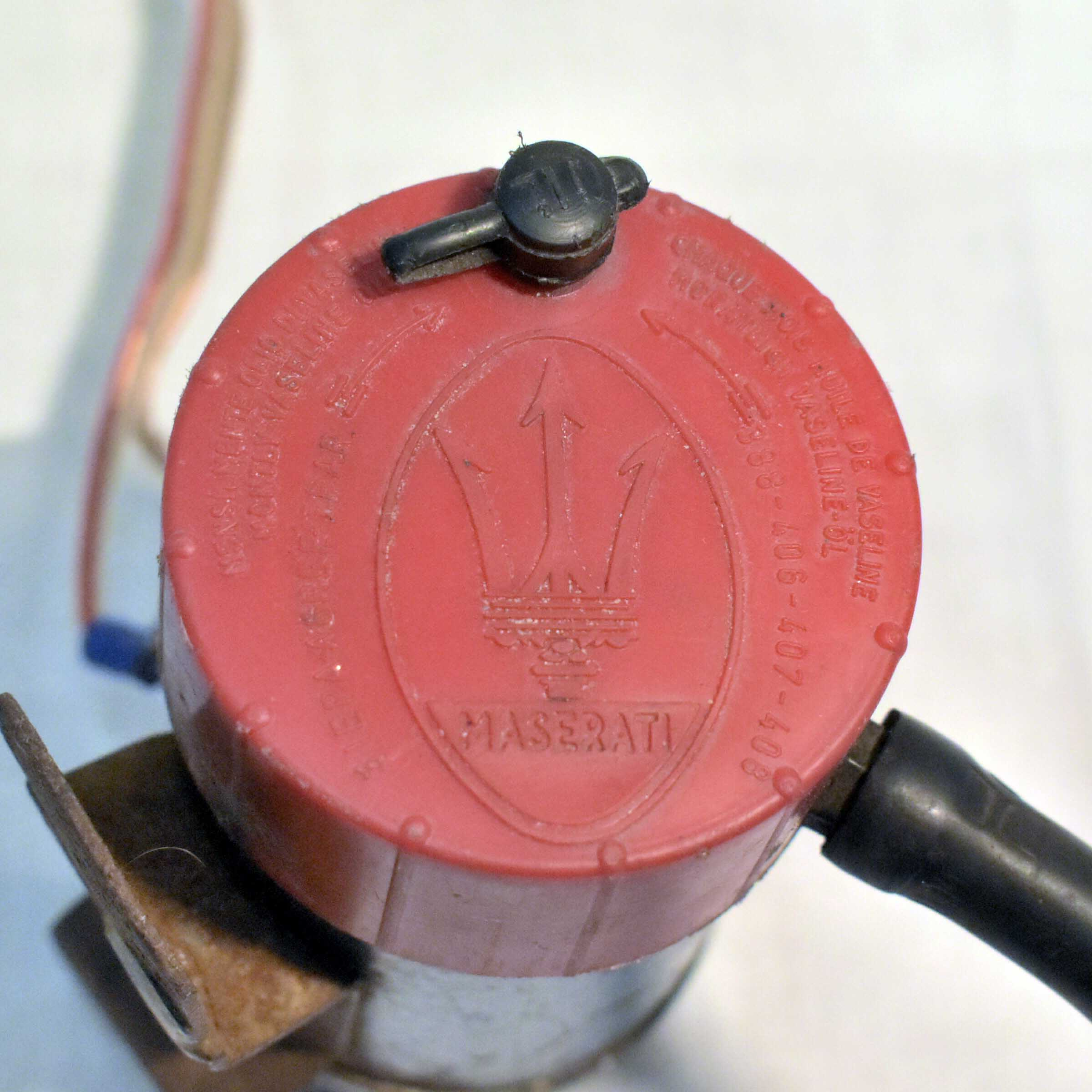 Ancien Klaxon 12 Volts - Maserati™  - Vue 4 - 