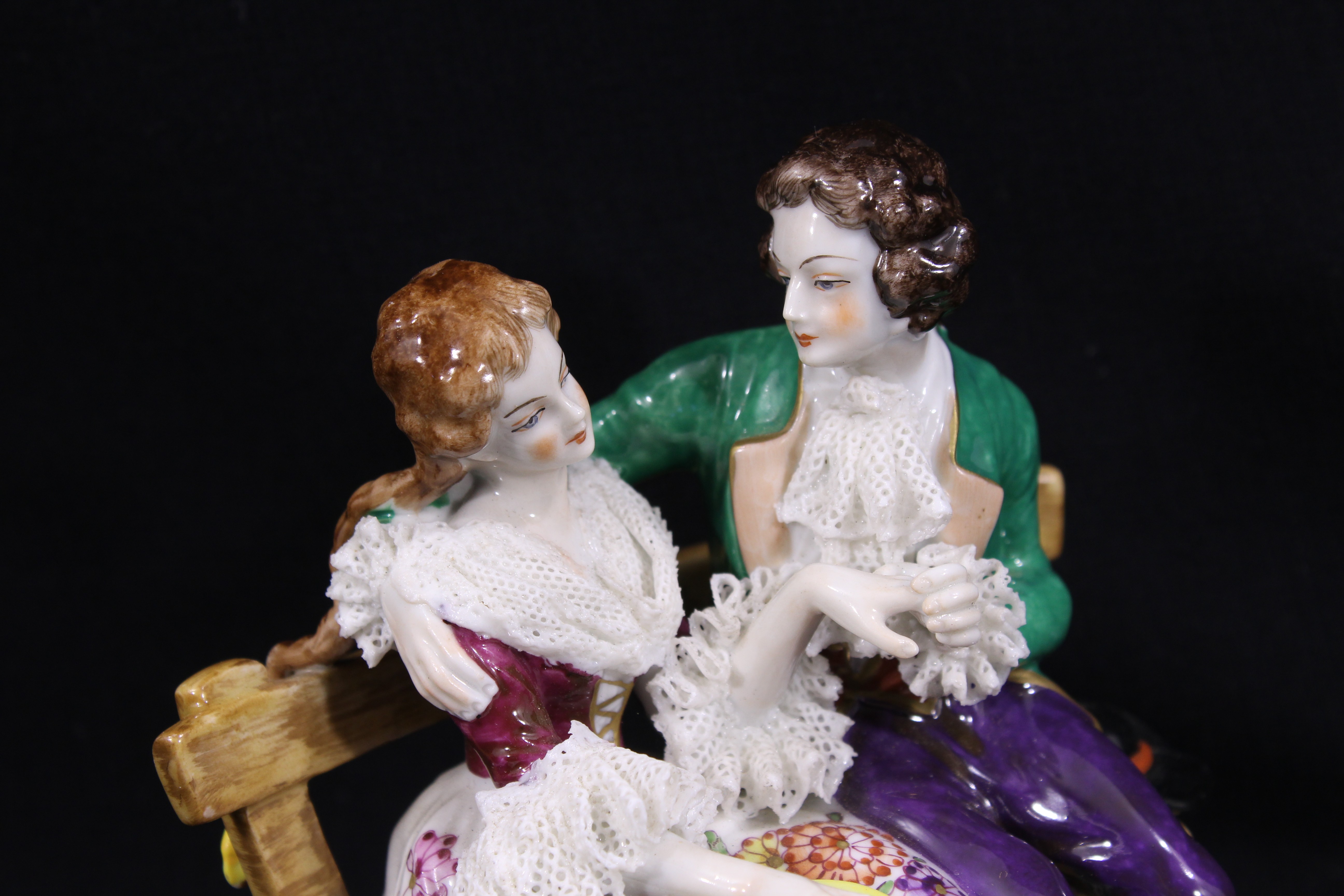 Voir photo 5 de Figurine en porcelaine saxo / Coupe - Signée Rudolstadt-Volkstedt XXᵉ Figurine en porcelaine saxo / Coupe - Signée Rudolstadt-Volkstedt XXᵉ Bon état - Vue 5 -