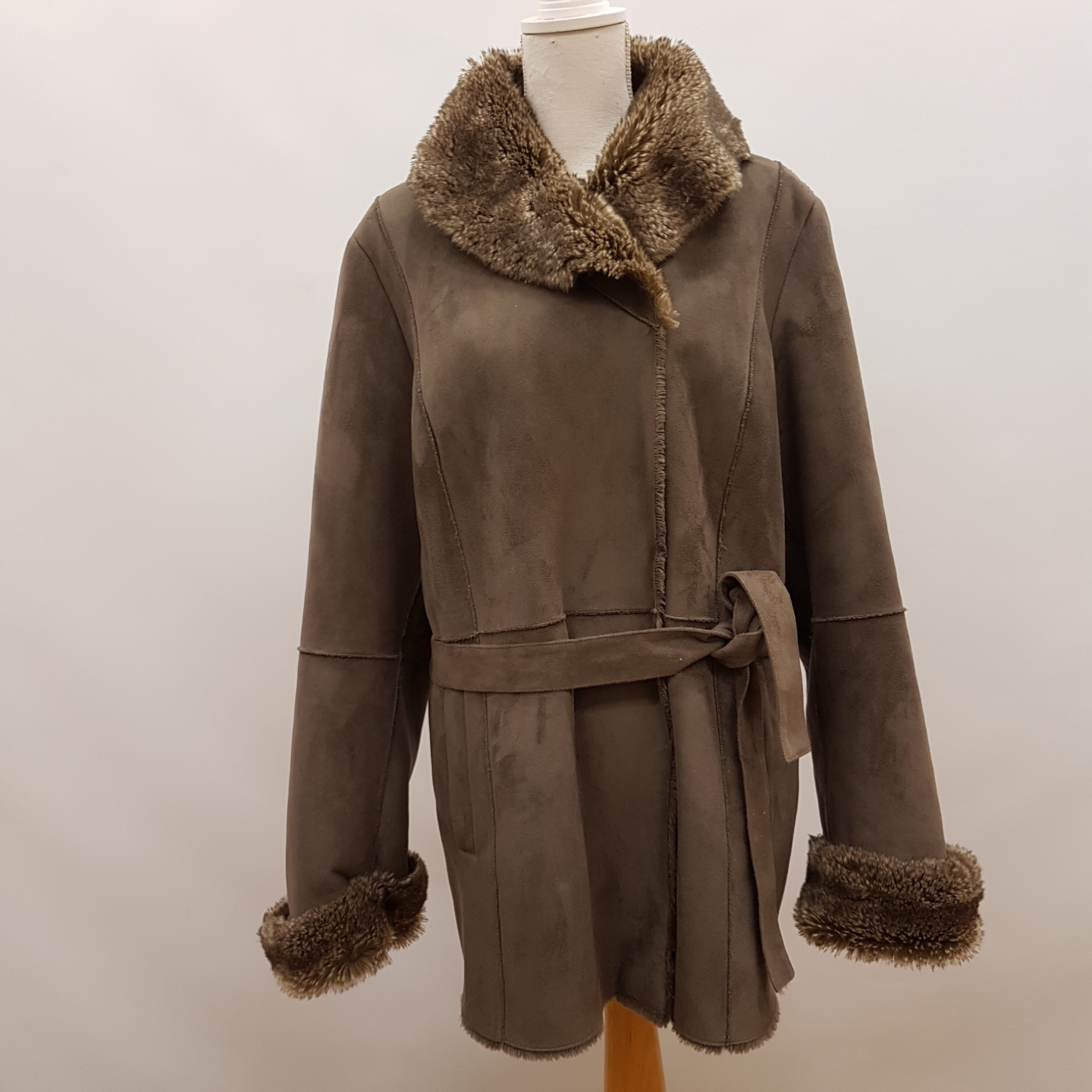  Manteau taupe imitation peau et fausse fourrure - BURTON - taille XXL - Photo 1