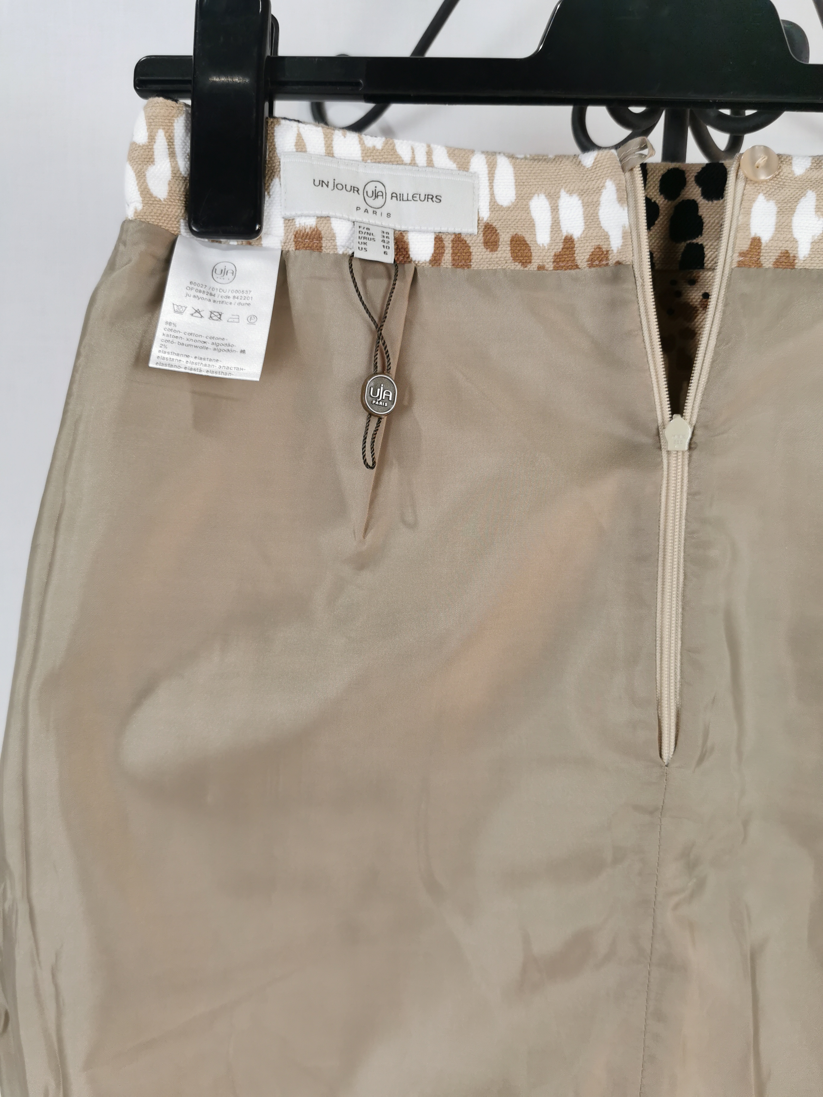Voir photo 3 de Jupe à motifs - Un Jour Ailleurs - taille 38 Jupe à motifs - Un Jour Ailleurs - taille 38 Très bon état - Vue 3 -