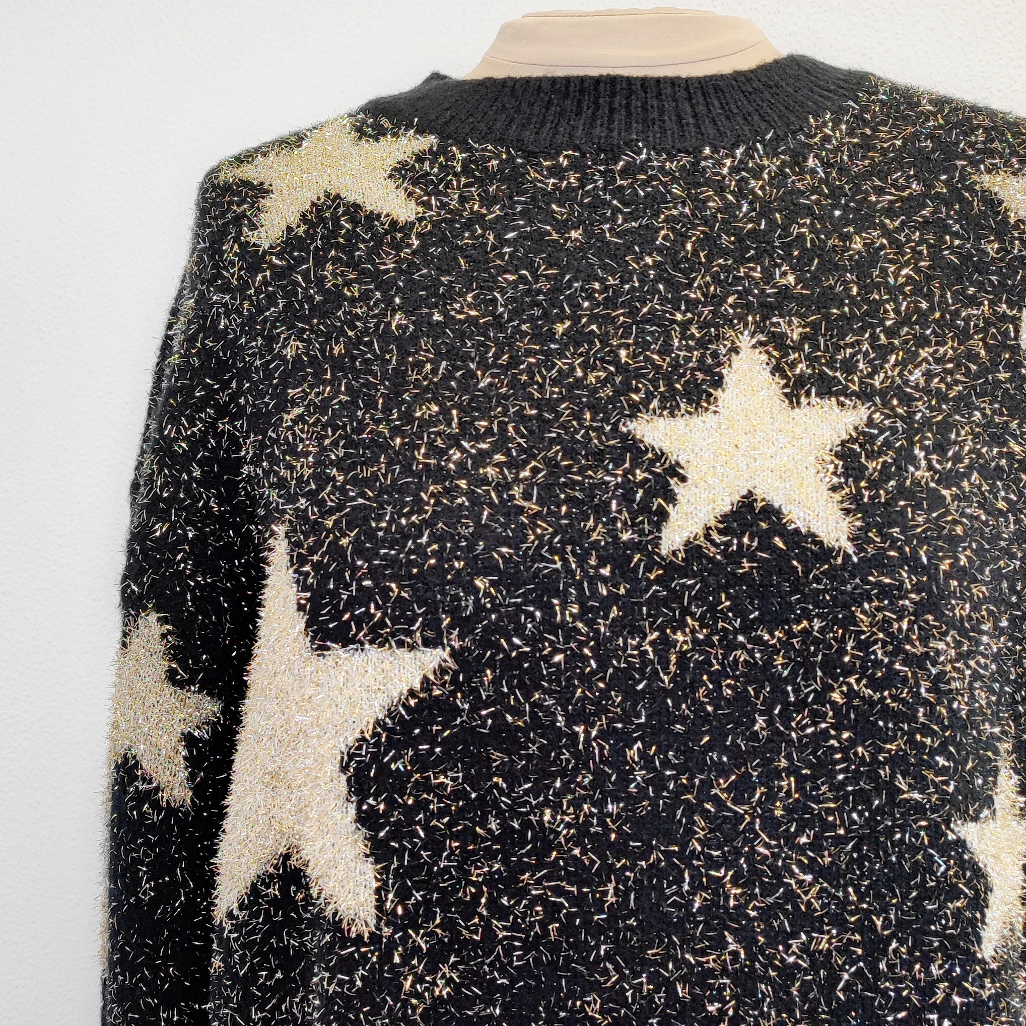 Voir photo 2 de BALMAIN -Pull noir en mailles scintillant - XL - Femme BALMAIN -Pull noir en mailles scintillant - XL - Femme Très bon état - Vue 2 -