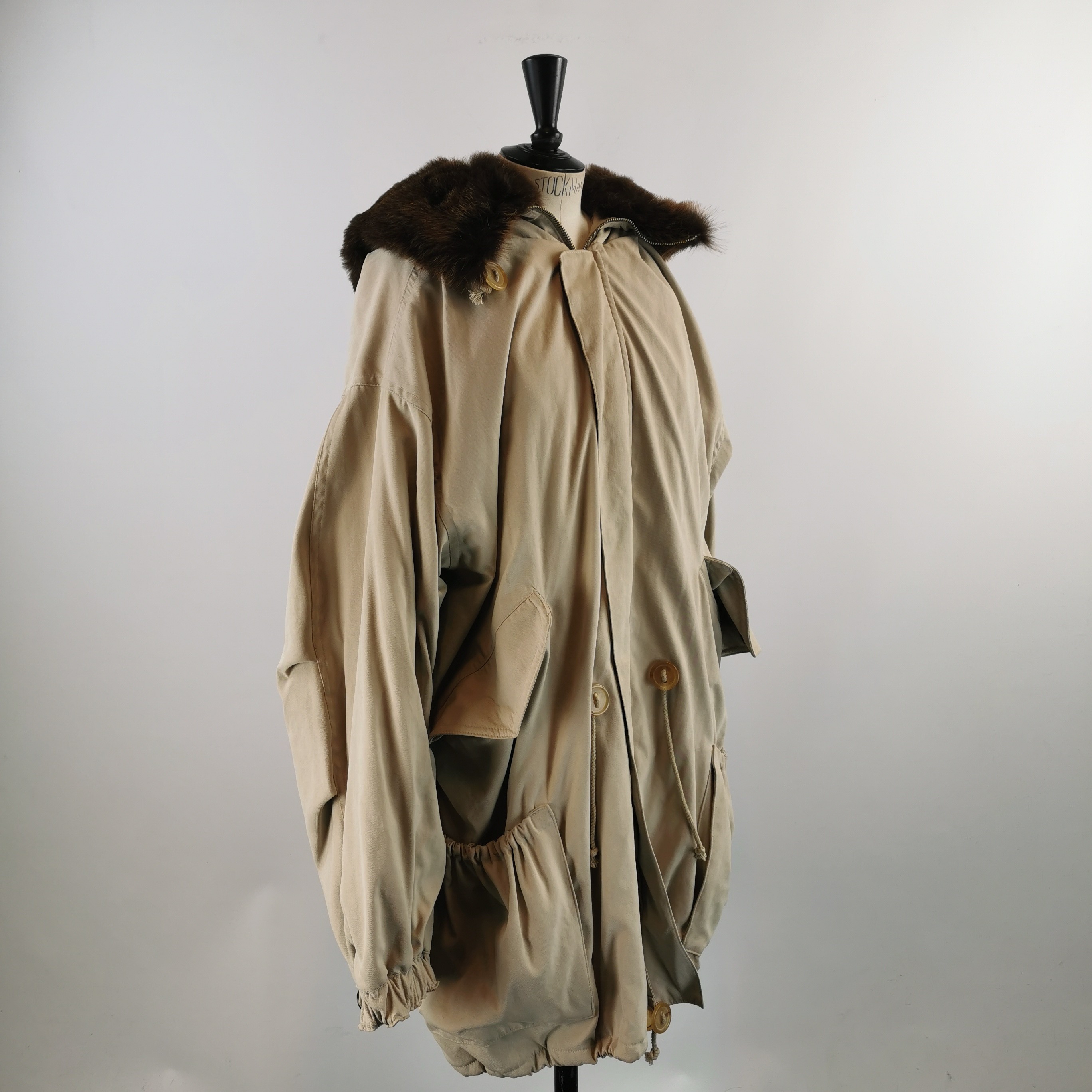 Voir photo 3 de Manteau ( à capuche) - Joop - Taille M/L (estimée) - Beige & Marron Manteau ( à capuche) - Joop - Taille M/L (estimée) - Beige & Marron Très bon état - Vue 3 -
