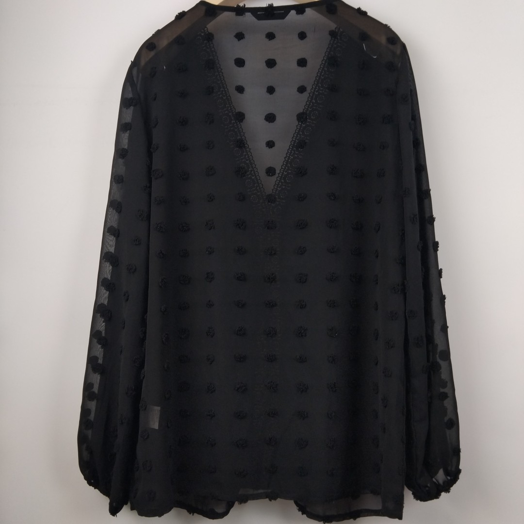Voir photo 3 de Shein curve oxl - blouse noire à motifs 100% polyester - Taille 46 ( estimée) Shein curve oxl - blouse noire à motifs 100% polyester - Taille 46 ( estimée) Très bon état - Vue 3 -