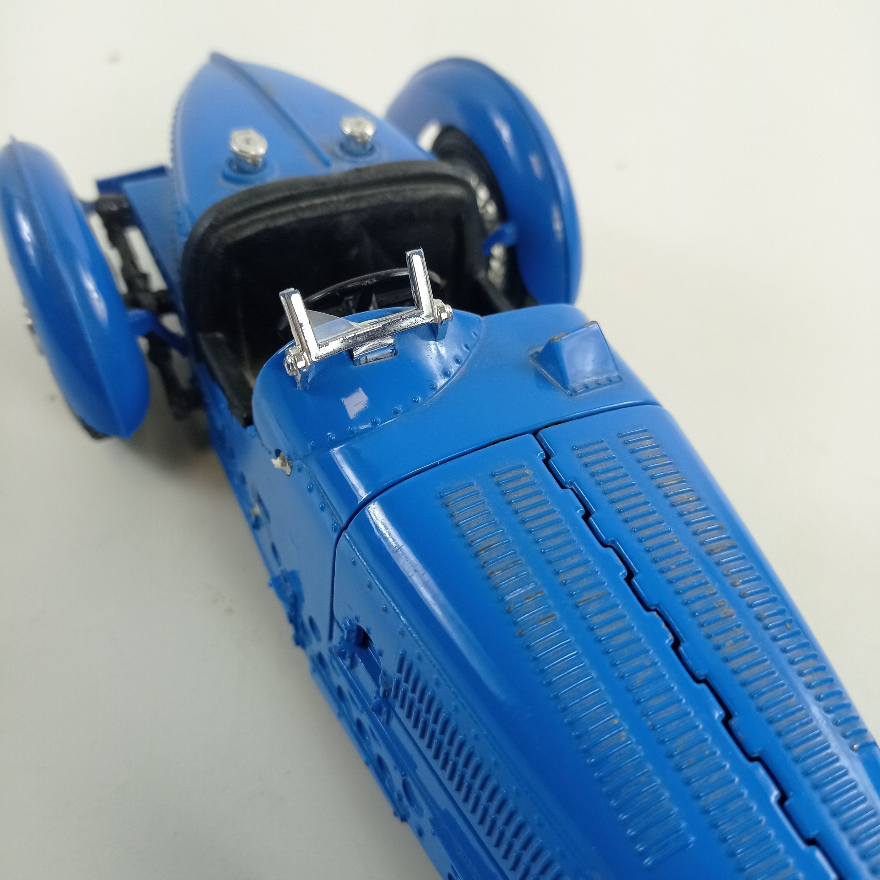 Modèles réduits de 7 voitures de collection marques Burago, Rastar, Maisto Bon état - Vue 7 - 