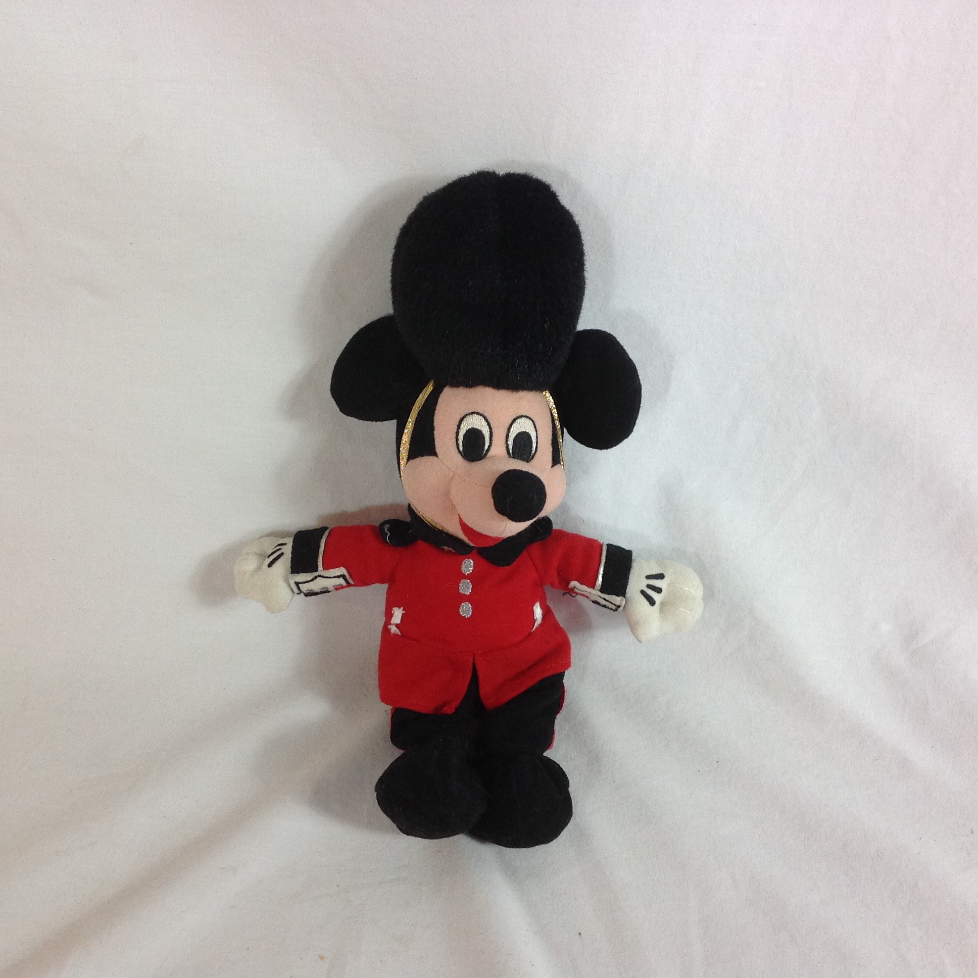 Mickey Anglais 30cm - Tissus Bon état -  reconditionné disponible sur Label Emmaüs