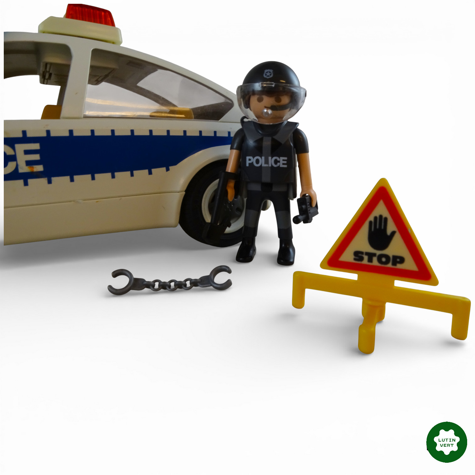 Voir photo 3 de Playmobil « Voiture de police et policiers » d'occasion PLAYMOBIL - Dès 4 ans | Ref 12984 Playmobil « Voiture de police et policiers » d'occasion PLAYMOBIL - Dès 4 ans | Ref 12984 Très bon état - Vue 3 -