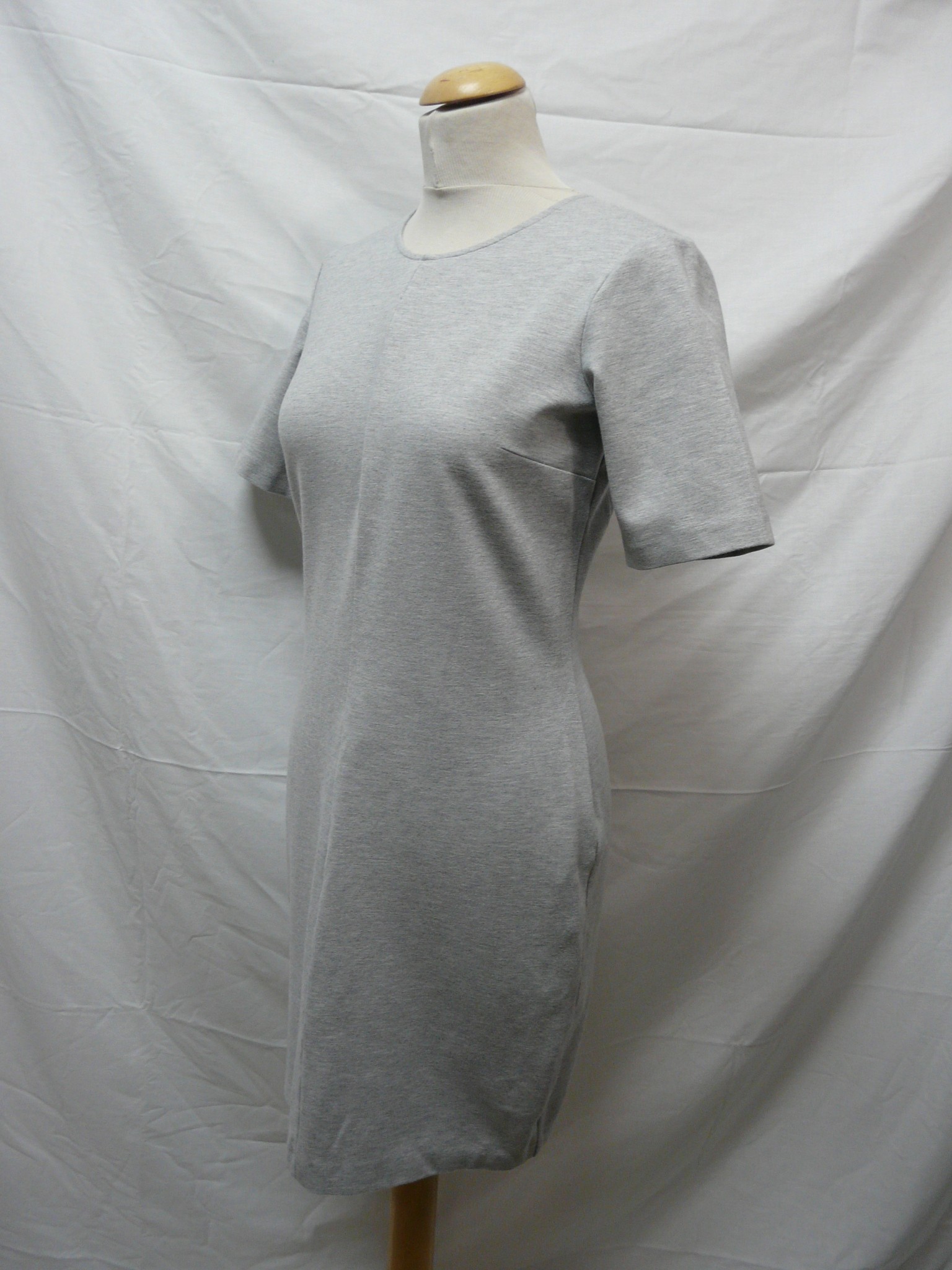 Voir photo 3 de RF161 - Robe décontractée - United Colors of Benetton - Taille M/L RF161 - Robe décontractée - United Colors of Benetton - Taille M/L Très bon état - Vue 3 -