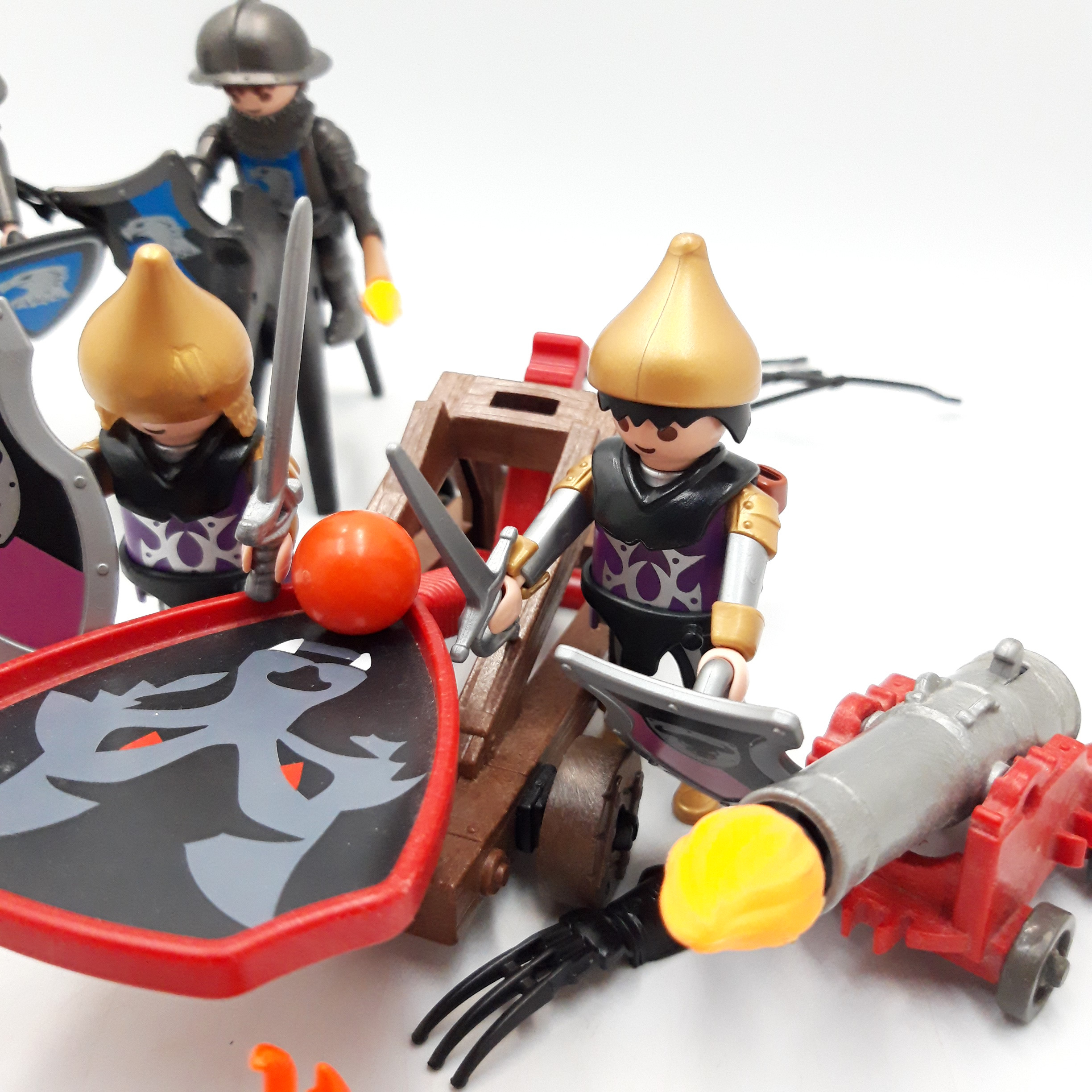 Voir photo 3 de Playmobil 'Duel de chevaliers' + accessoires Playmobil 'Duel de chevaliers' + accessoires Bon état - Vue 3 -