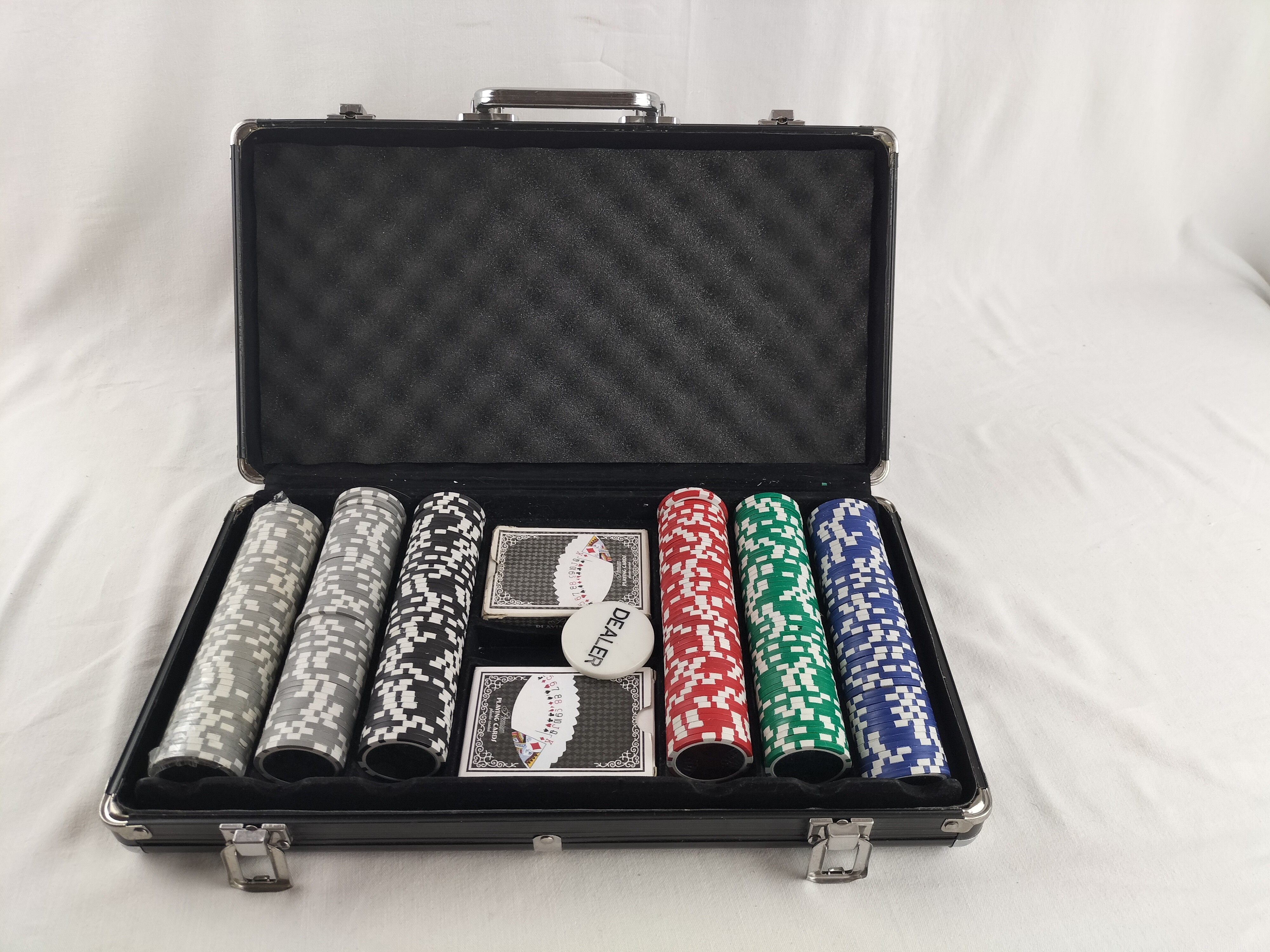 🎲♠️ MALLETTE DE POKER COMPLÈTE – JETONS + CARTES + DEALER ♣️♦️ Très bon état - Vue 23 - 
