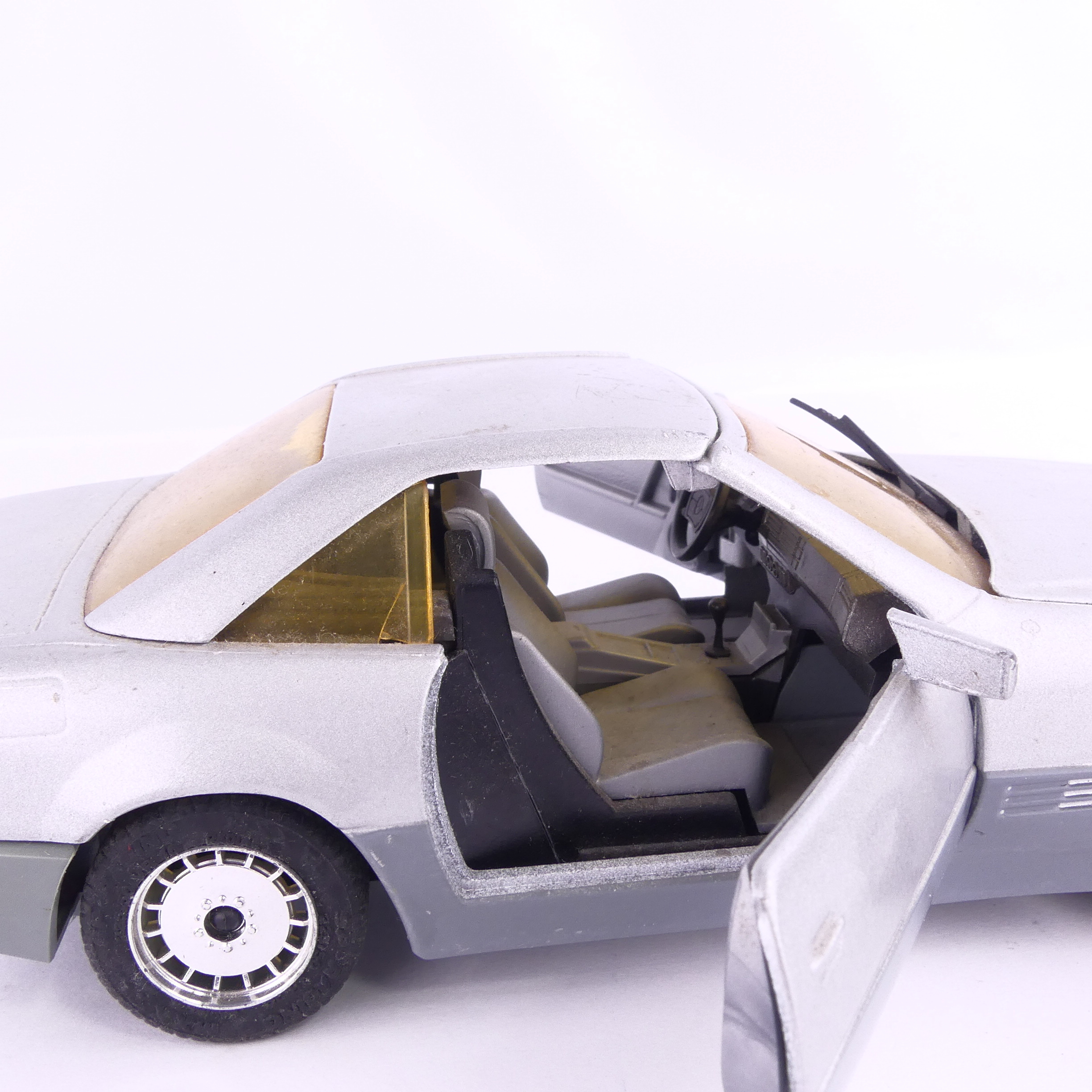 Coupé Mercedes Modèle 500 SL grise - Majorette échelle 1/24 - Label Emmaüs