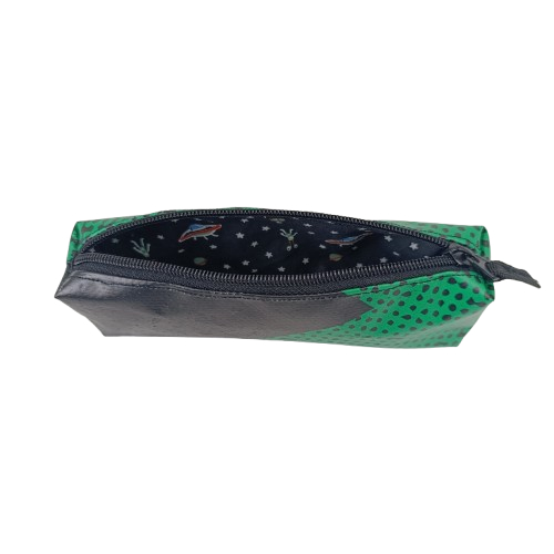 Trousse. Fabriquée à partir de bâche recyclée , dans notre atelier ACSOMUR - Photo 1