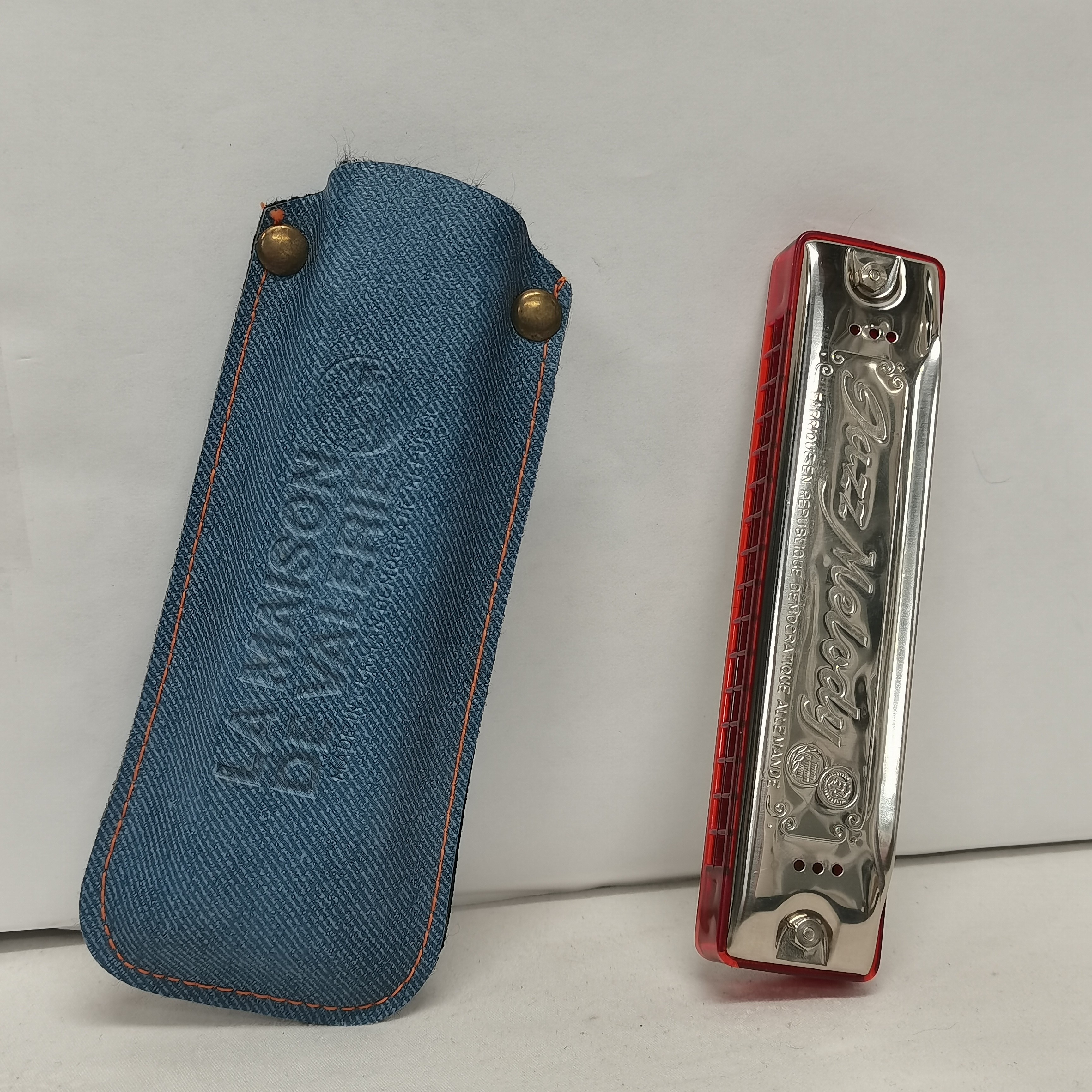 Harmonica - jazz mélodie - la maison de Valérie - étui bleu en denim - made in Germany - democratic republic année 80 Rétro, vintage - La Maison de Valérie - Très bon état sur Label Emmaüs