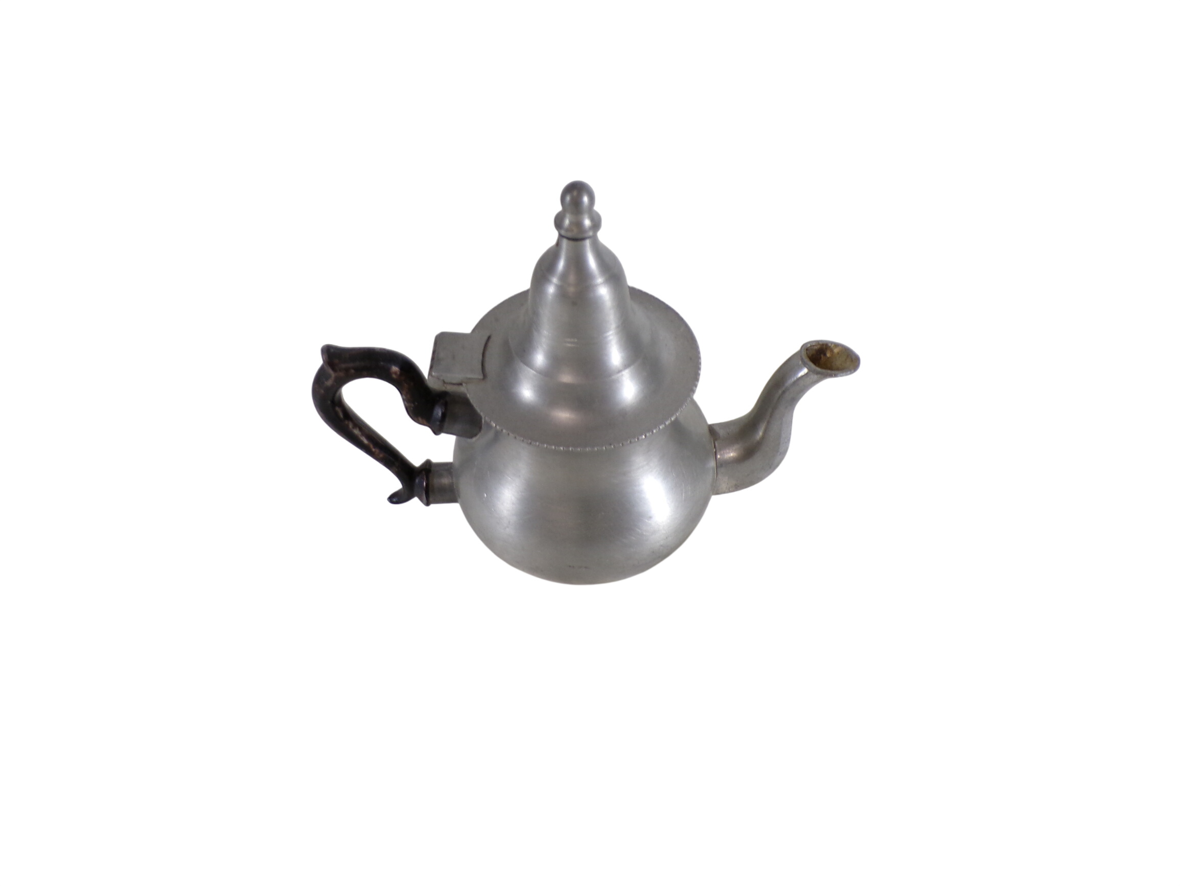 Acheter Théière "égoïste" (format pour une personne) en étain Comme neuf - 35,00 € Théière "égoïste" (format pour une personne) en étain Comme neuf - reconditionné disponible sur Label Emmaüs