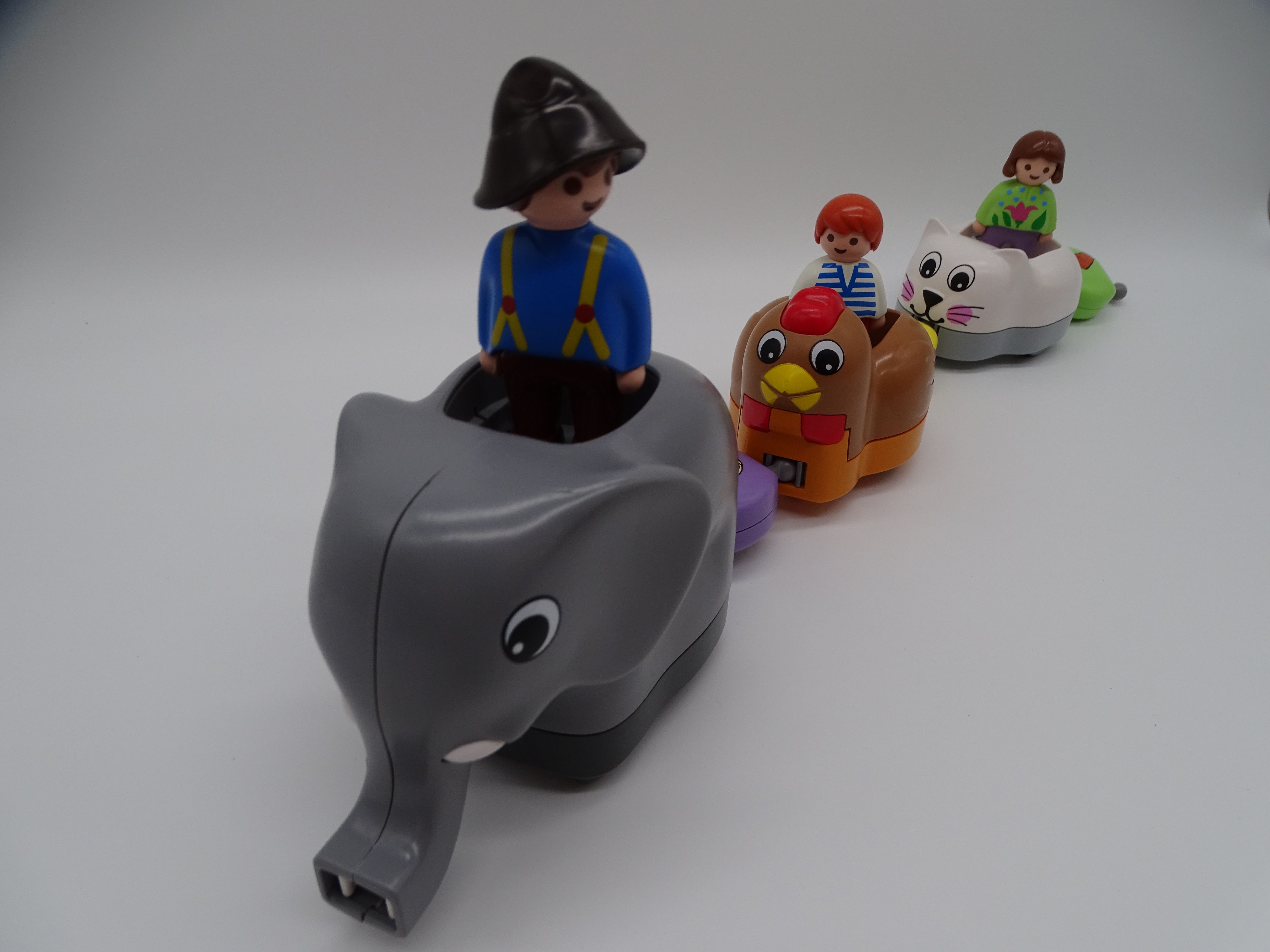 Voir photo 2 de Playmobil 1 2 3 « Train des Animaux » 70405 d'occasion PLAYMOBIL - Dès 4 ans | Ref 13373 Playmobil 1 2 3 « Train des Animaux » 70405 d'occasion PLAYMOBIL - Dès 4 ans | Ref 13373 Très bon état - Vue 2 -