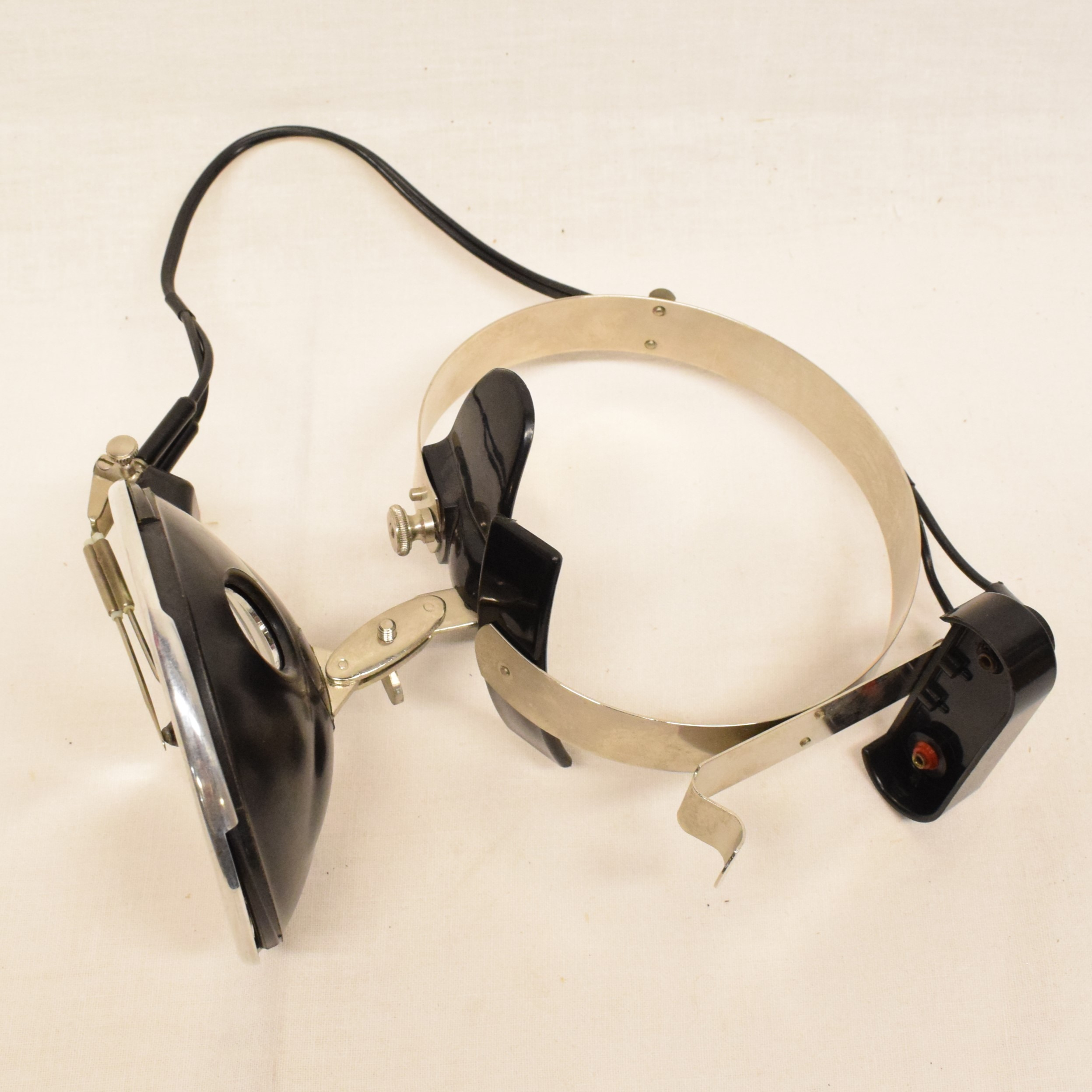 Ancien outils médicale ORL lampe frontale d'auscultation à alimentation par pile - Bon état sur Label Emmaüs