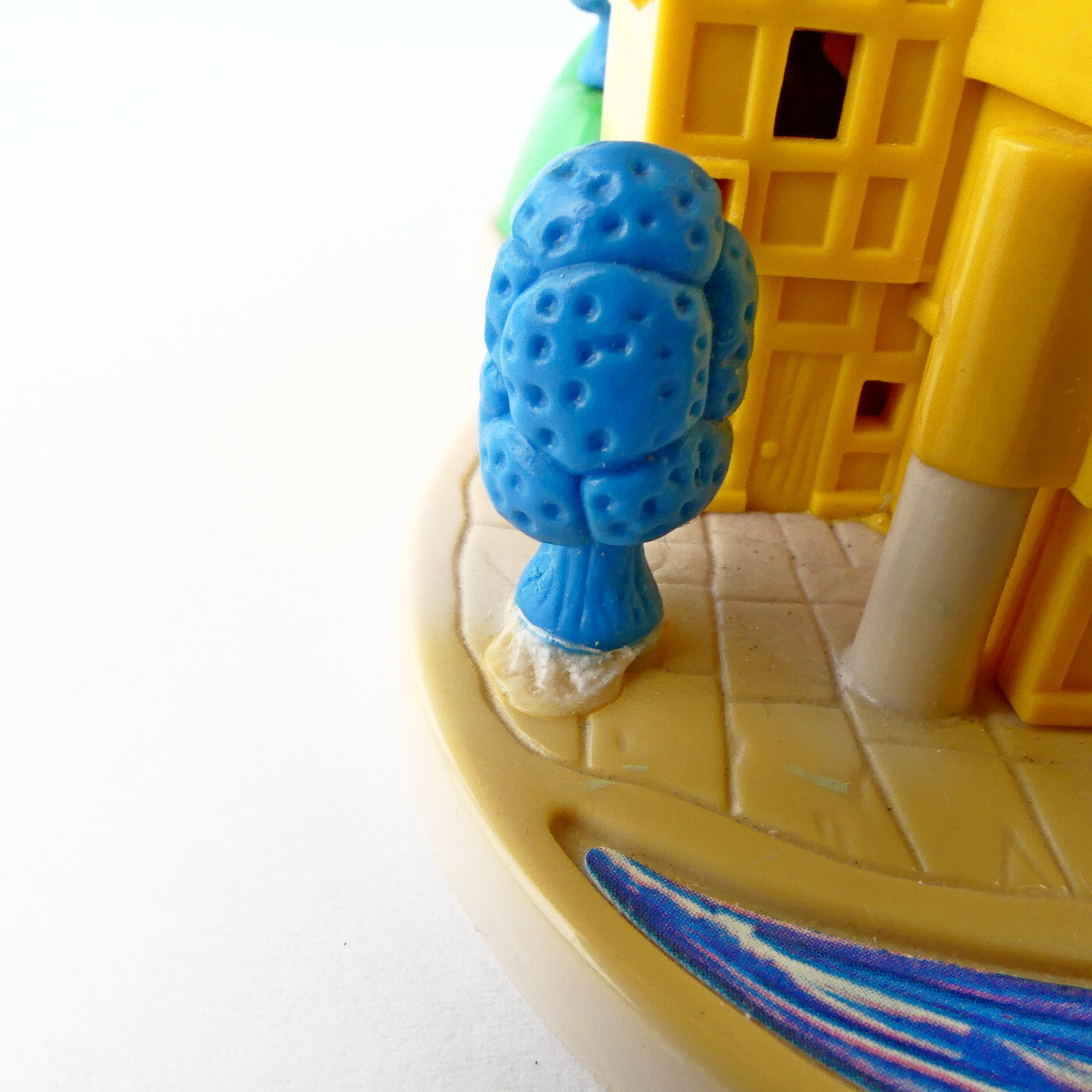 Voir photo 12 de Polly Pocket Notre Dame de Paris et 2 figurines Bluebird 1995 Polly Pocket Notre Dame de Paris et 2 figurines Bluebird 1995 Bon état - Vue 12 -