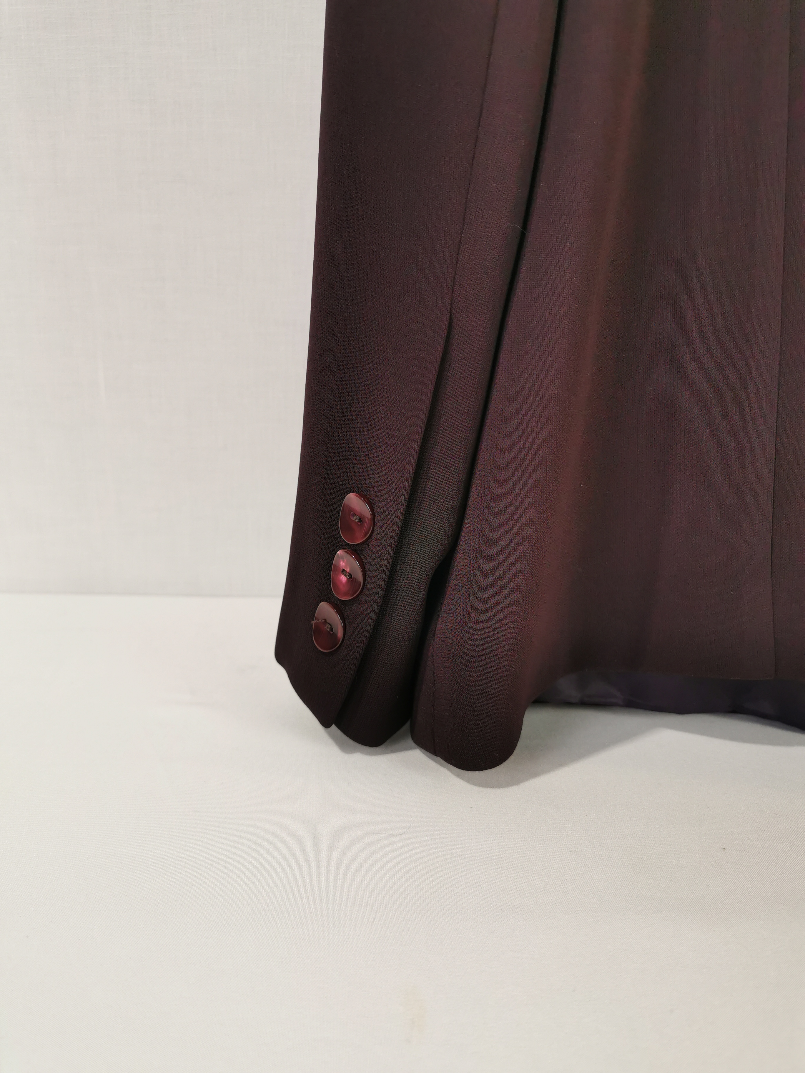 Voir photo 7 de Veste femme légère violette - Aspect Création - taille 46 Veste femme légère violette - Aspect Création - taille 46 Très bon état - Vue 7 -