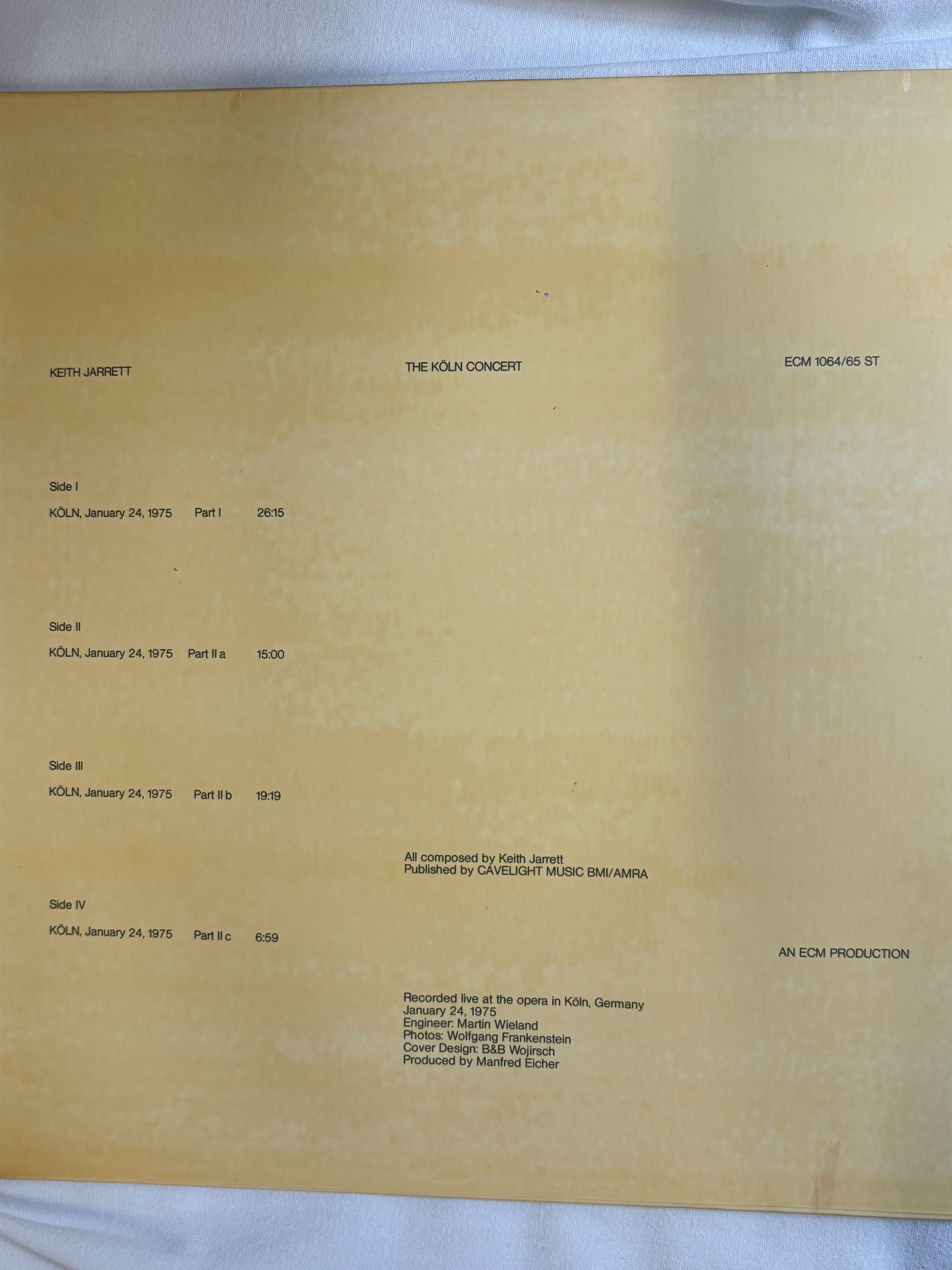 Voir photo 4 de Keith Jarrett "The Koln concert"' coffret 2 vinyles 33t 1975 Keith Jarrett "The Koln concert"' coffret 2 vinyles 33t 1975 Très bon état - Vue 4 -
