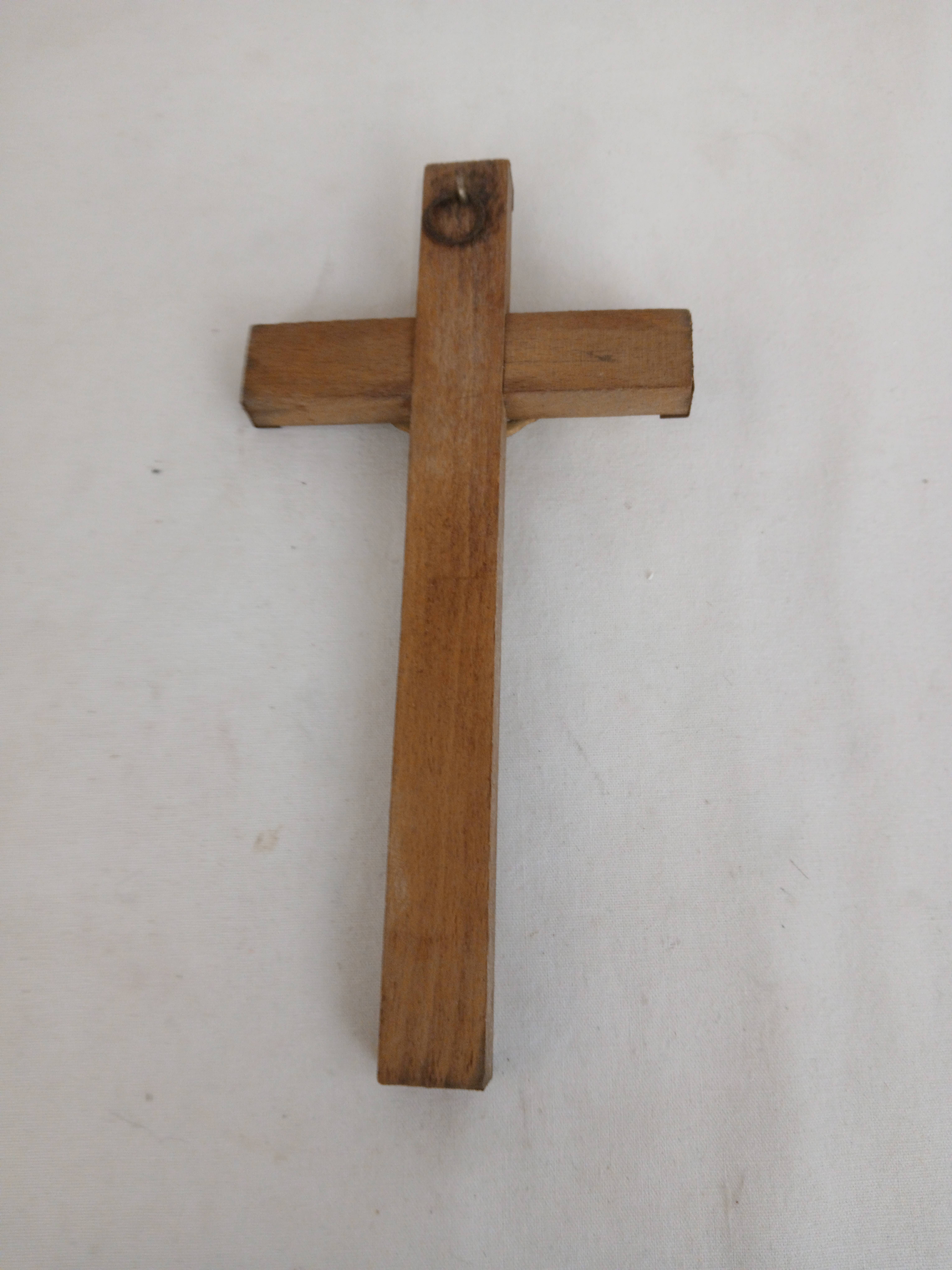 Crucifix - Photo 2