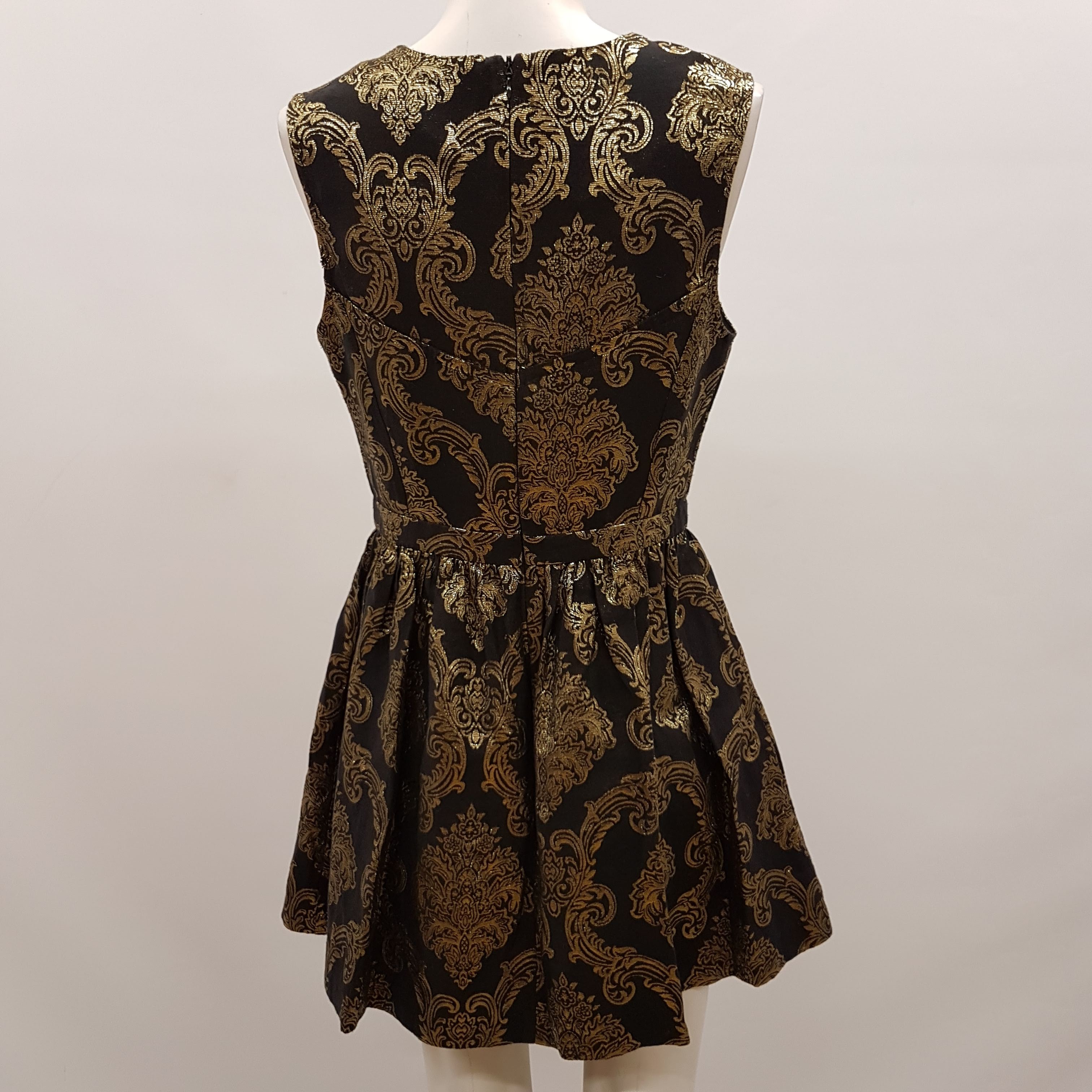 Robe de fêtes sans manche noir et or - OASIS - taille 36 estimé - Photo 1