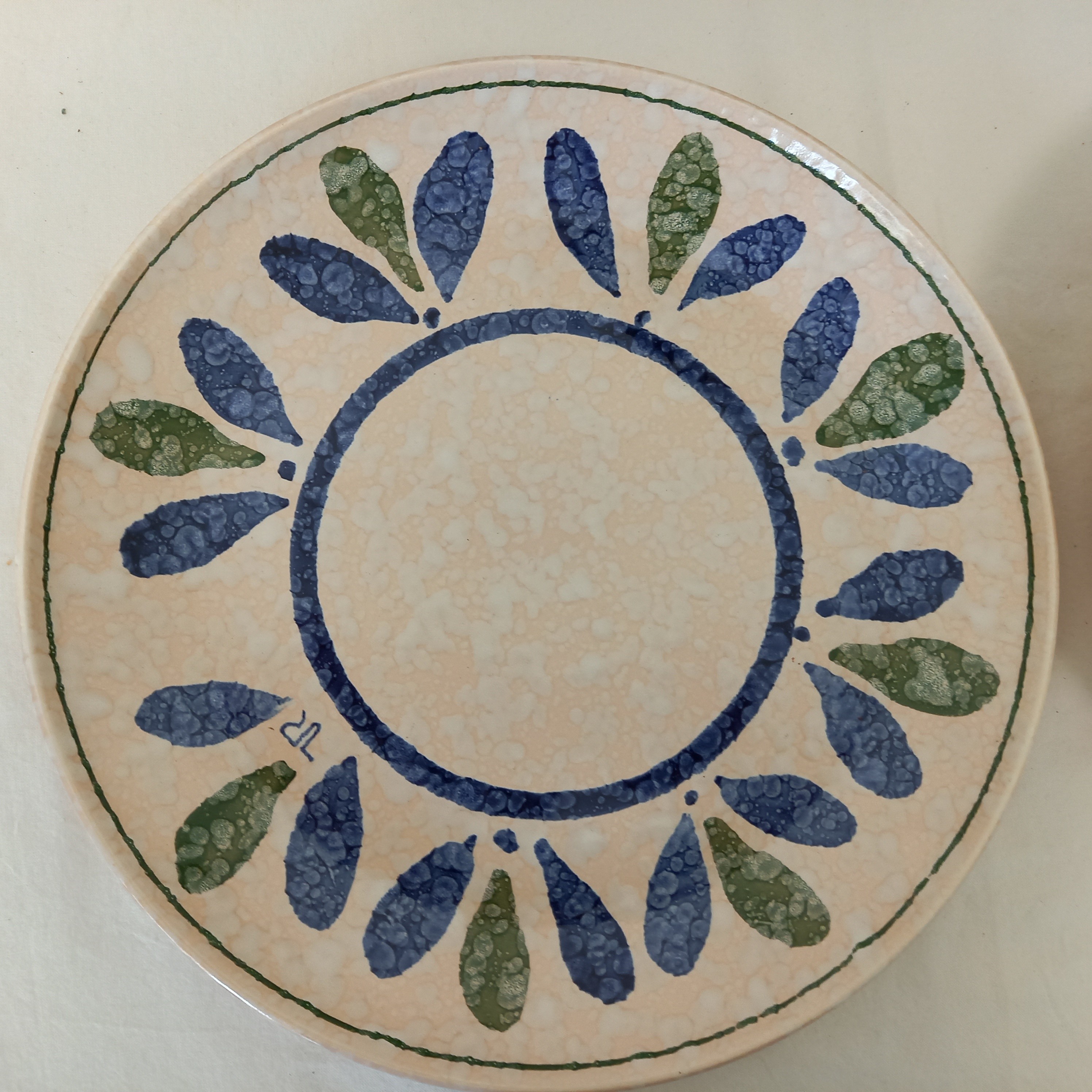 Deux assiettes en céramique signée Toy-Riont de Salins France - Bon état - Photo 5