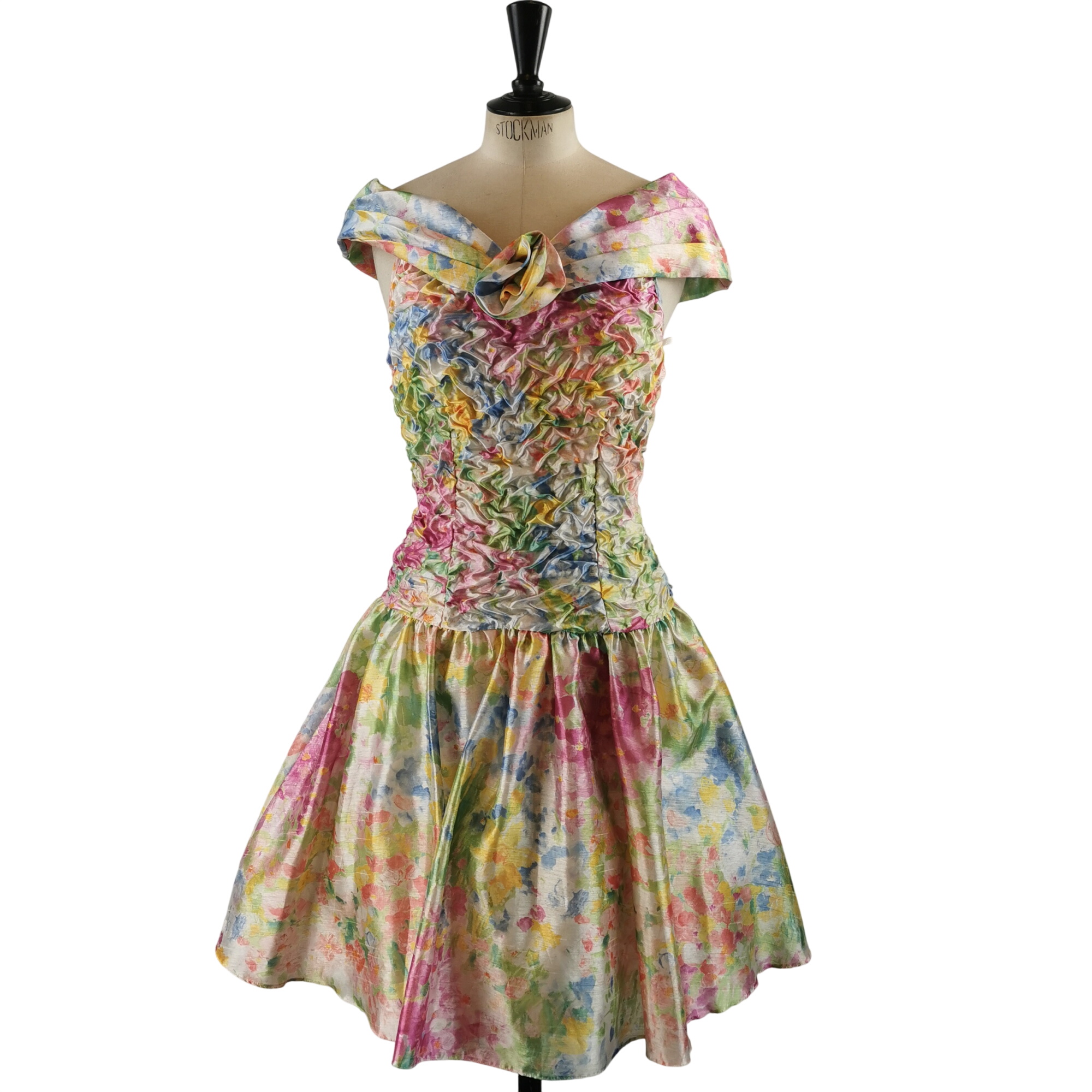 Acheter Robe bustier froncée – Vera – Taille 36 (FR) – Multicolore Comme neuf - 98,00 € Robe bustier froncée – Vera – Taille 36 (FR) – Multicolore Comme neuf - reconditionné disponible sur Label Emmaüs