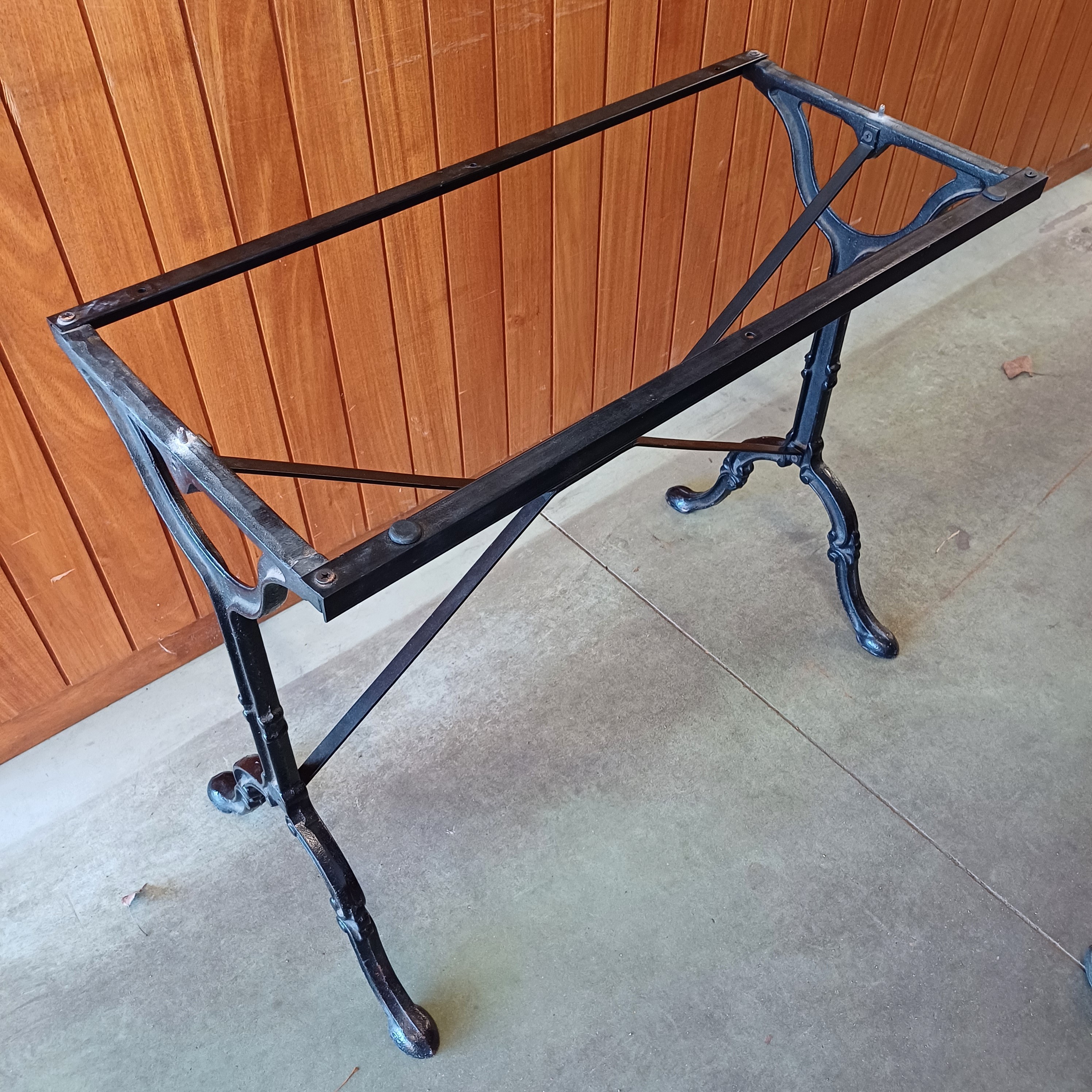 TABLE BISTROT EN FER FORGE ET DESSUS MARBRE - Image 4