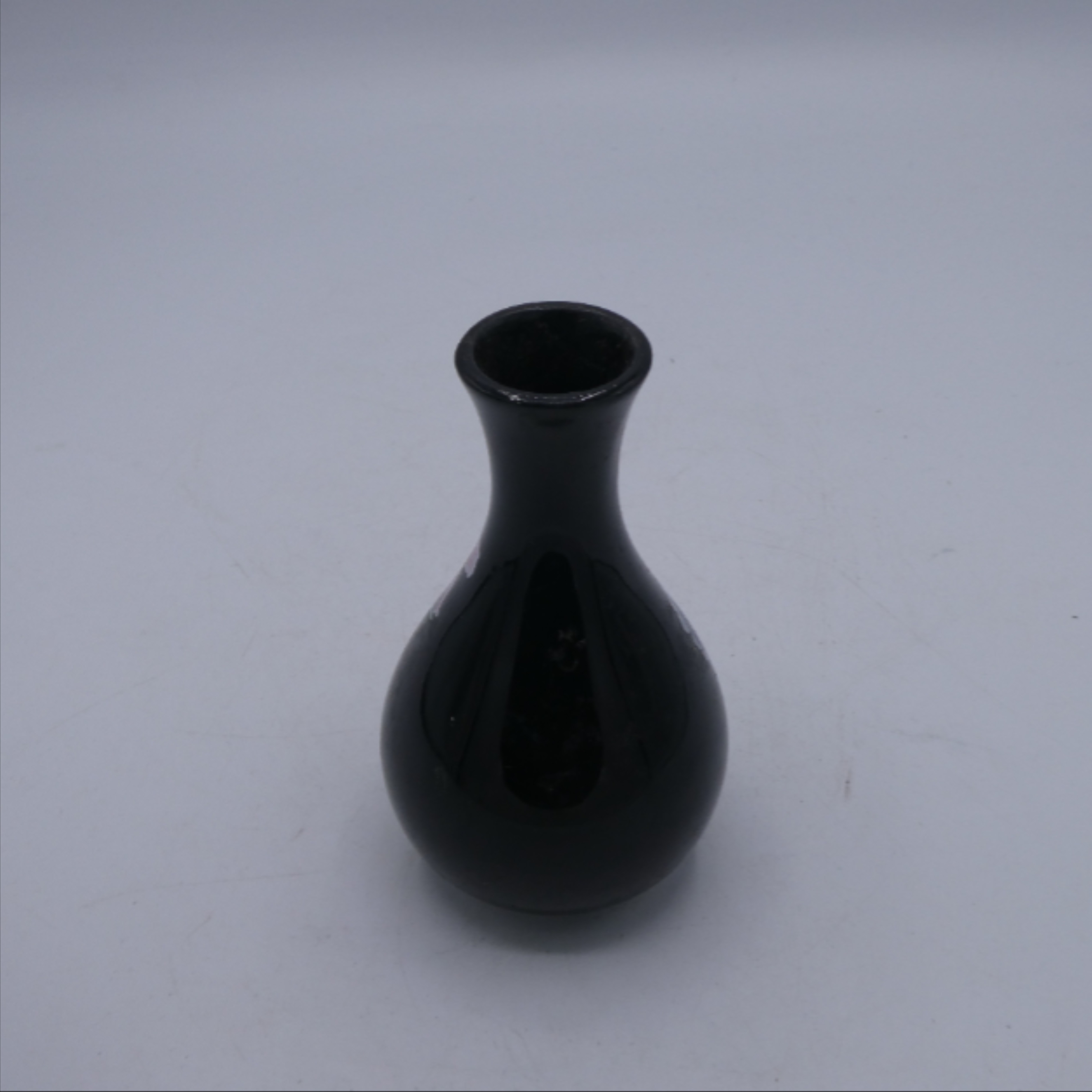 Petit vase noir en céramique - Photo 1