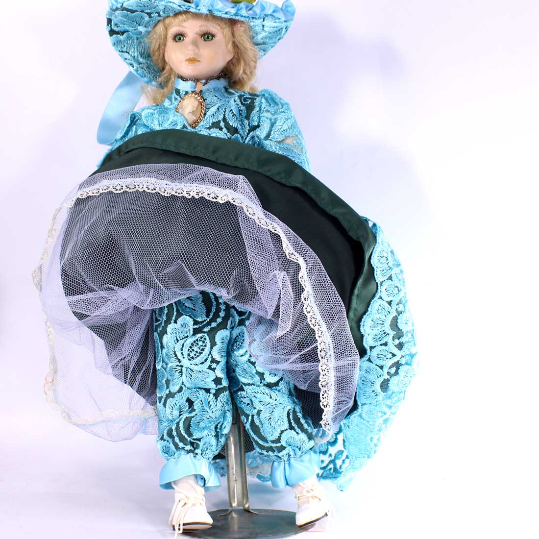 Poupée de collection en porcelaine Très bon état - Vue 3 - 