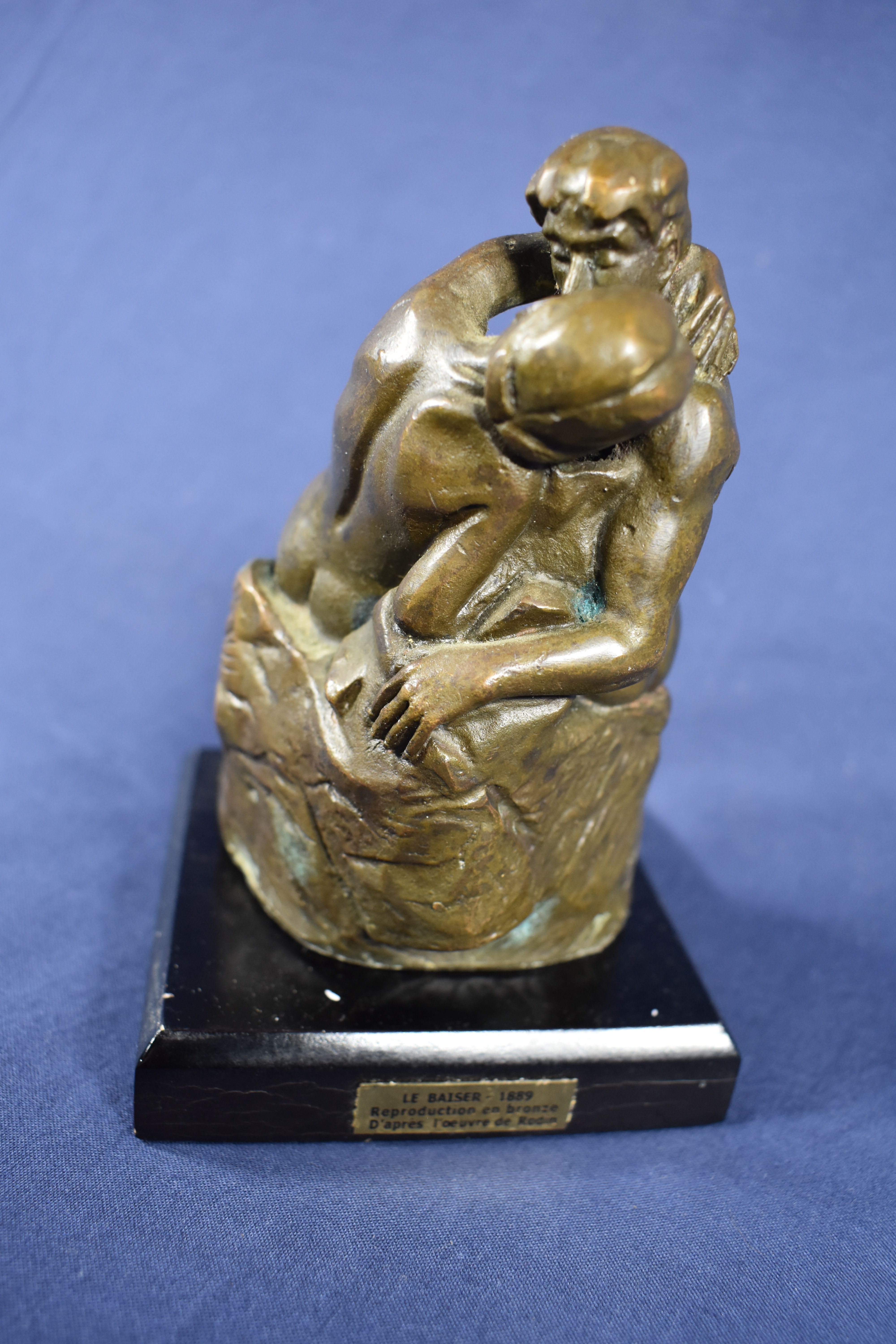 Sculpture en bronze "le baiser " de Rodin Très bon état - Vue 4 - 
