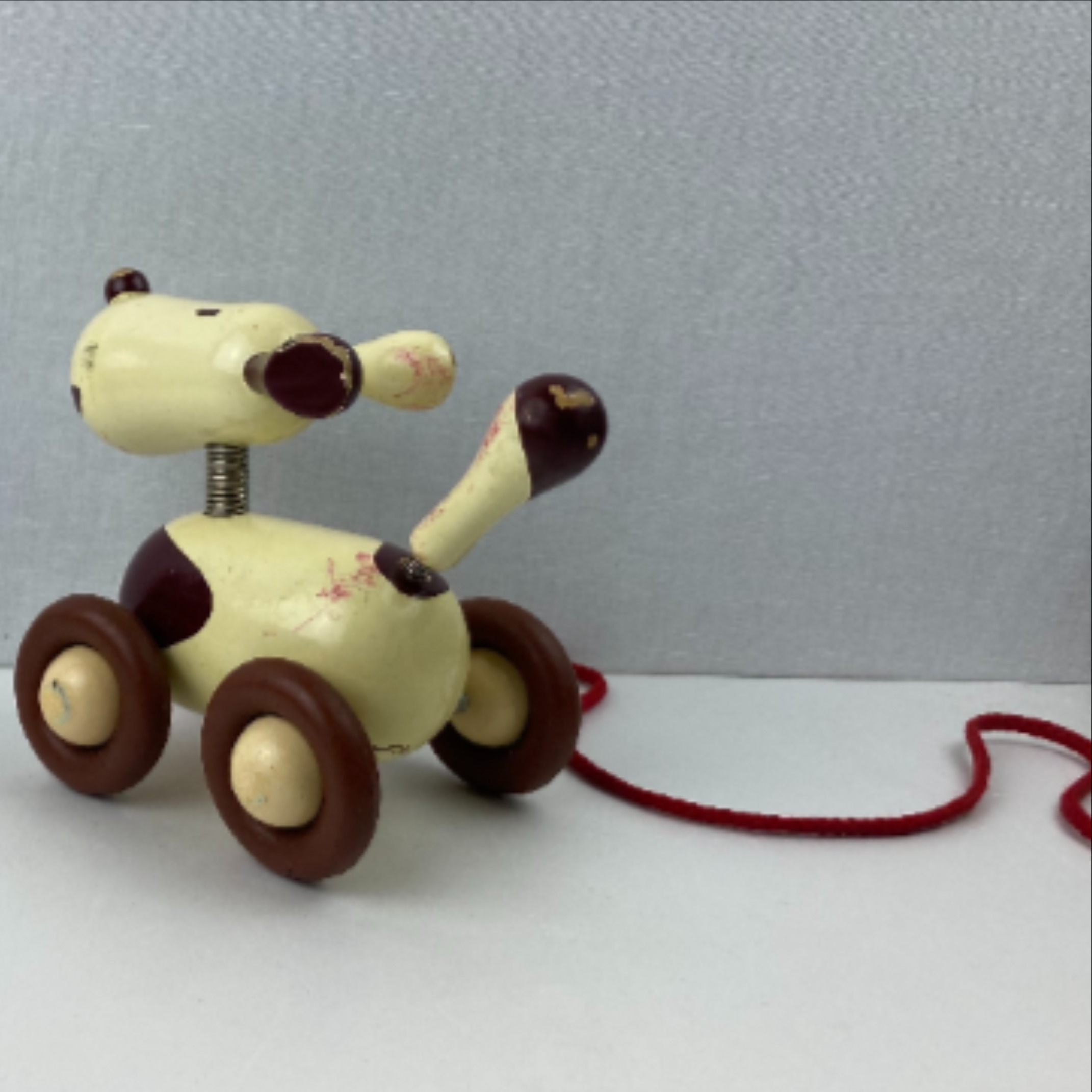 Petit chien en bois État correct - Vue 2 - 