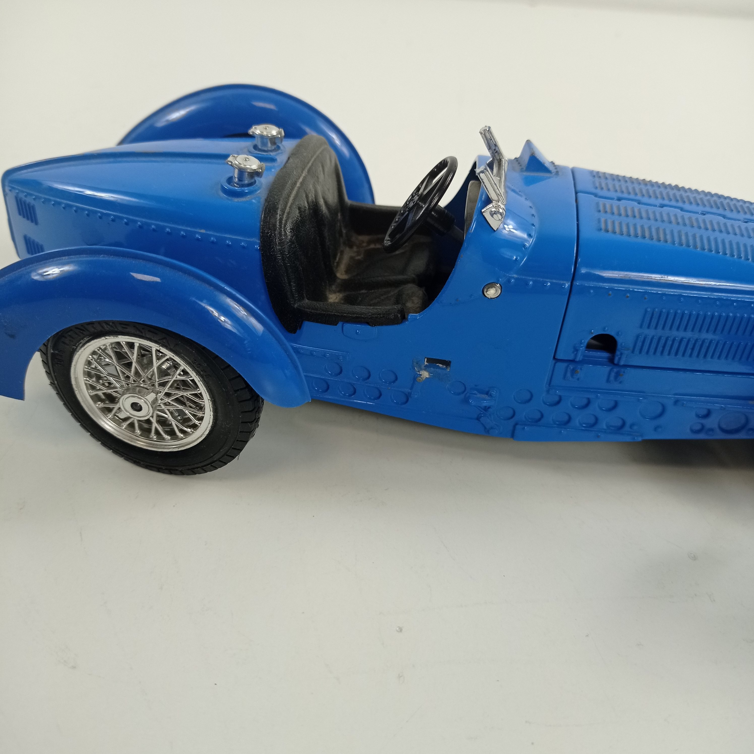 Modèles réduits de 7 voitures de collection marques Burago, Rastar, Maisto Bon état - Vue 6 - 