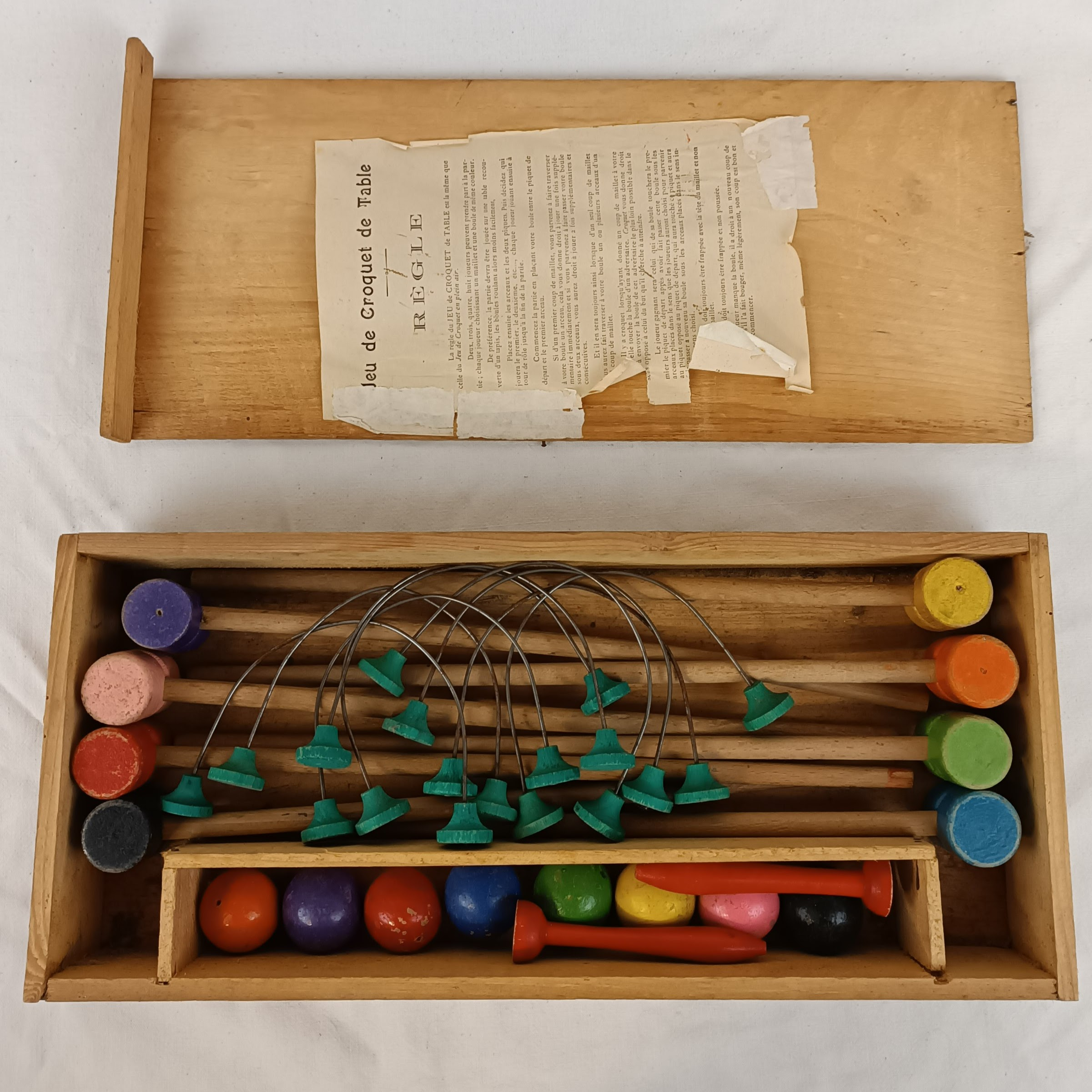 Jeu de Croquet de Table ancien, en bois, dans sa boite d'origine État correct - Vue 2 - 