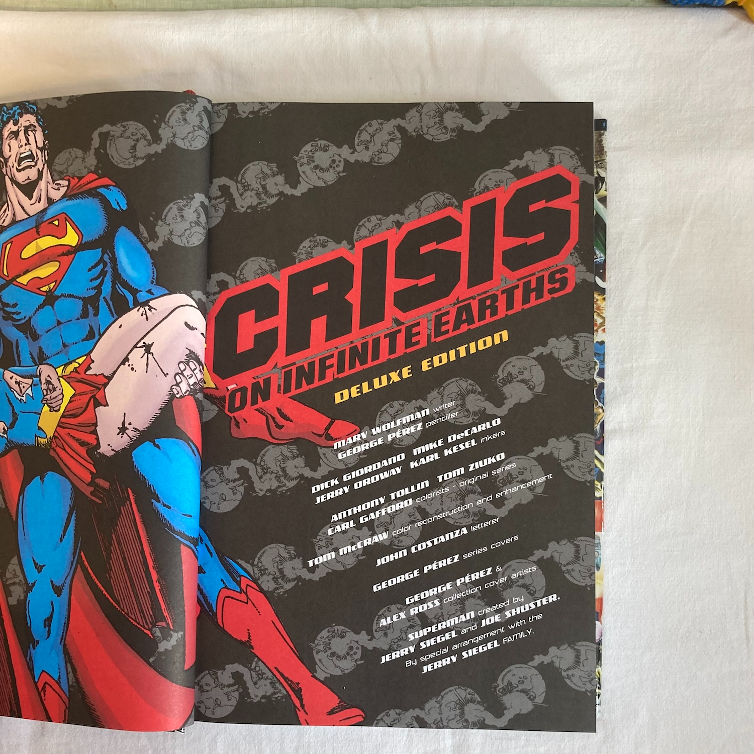 Crisis on Infinite Earths (Deluxe Edition) - Photo 3
