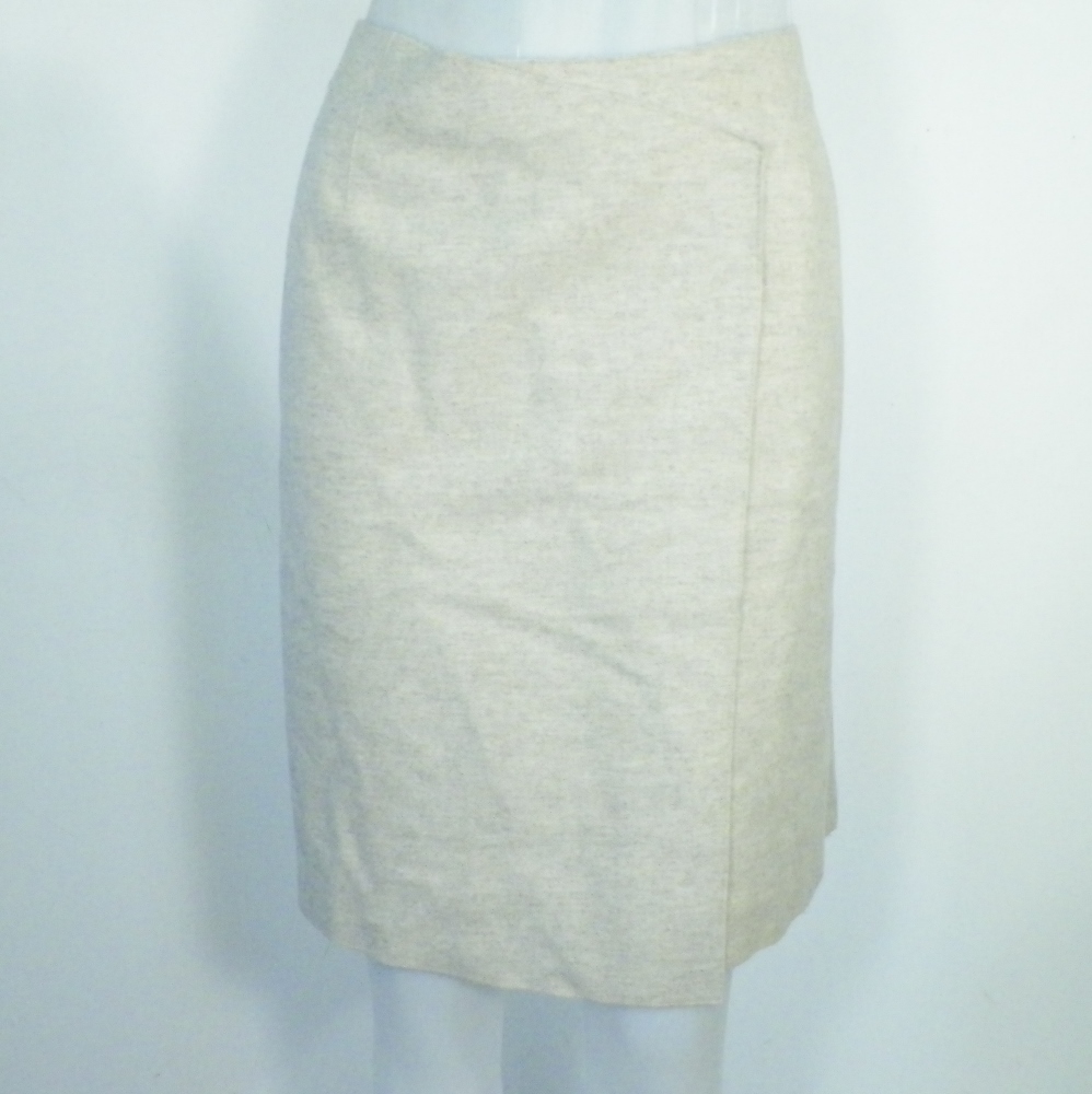 Jupe Ecru CACHAREL Taille Estimée 38. Bon état -  reconditionné disponible sur Label Emmaüs