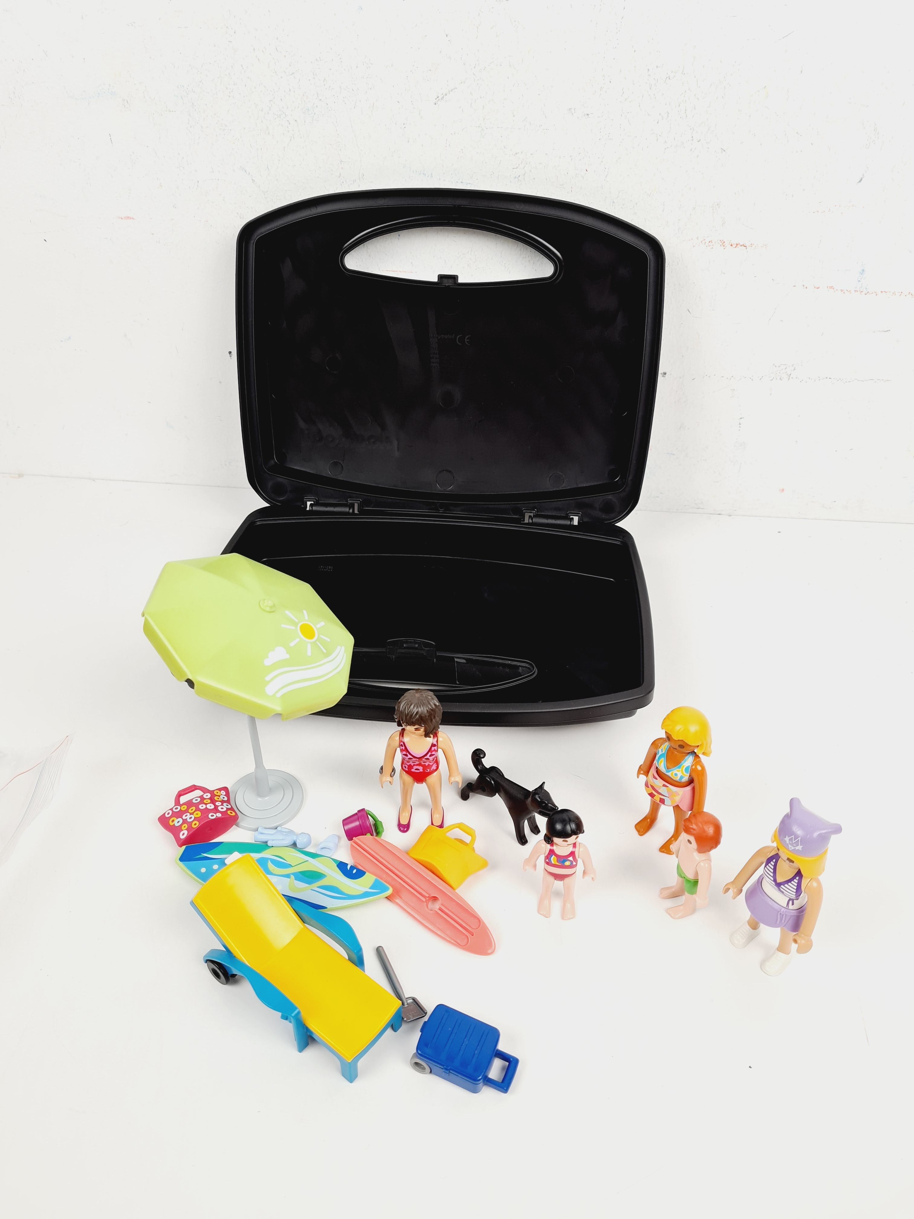 Voir photo 5 de Playmobil - Famille en plage avec une valise noir - Playmobil - 4 ans+ Playmobil - Famille en plage avec une valise noir - Playmobil - 4 ans+ Bon état - Vue 5 -