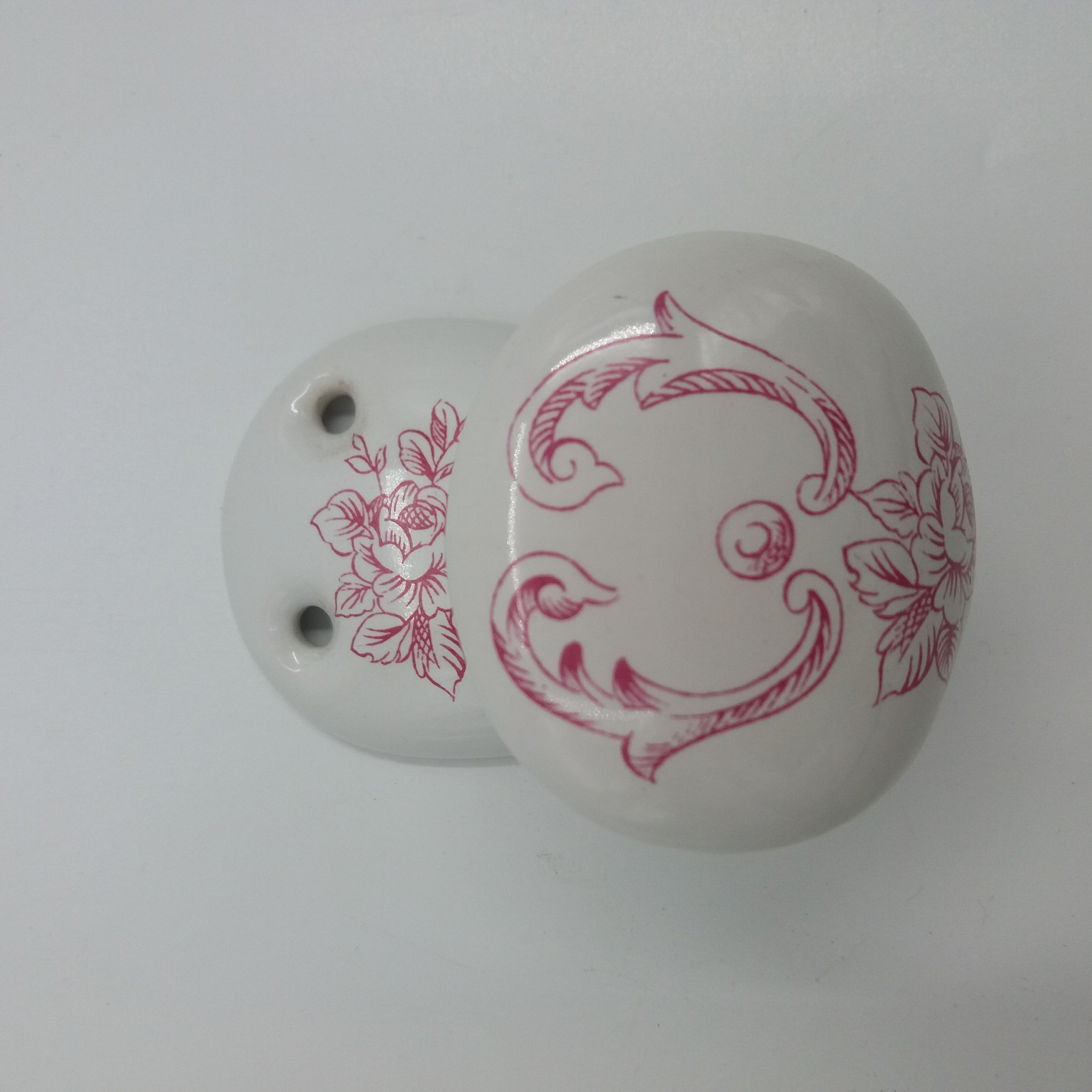 Ancienne patère blanche. Porcelaine. Décor floral rose. Porcelaine de paris. Signée dessous - Photo 4