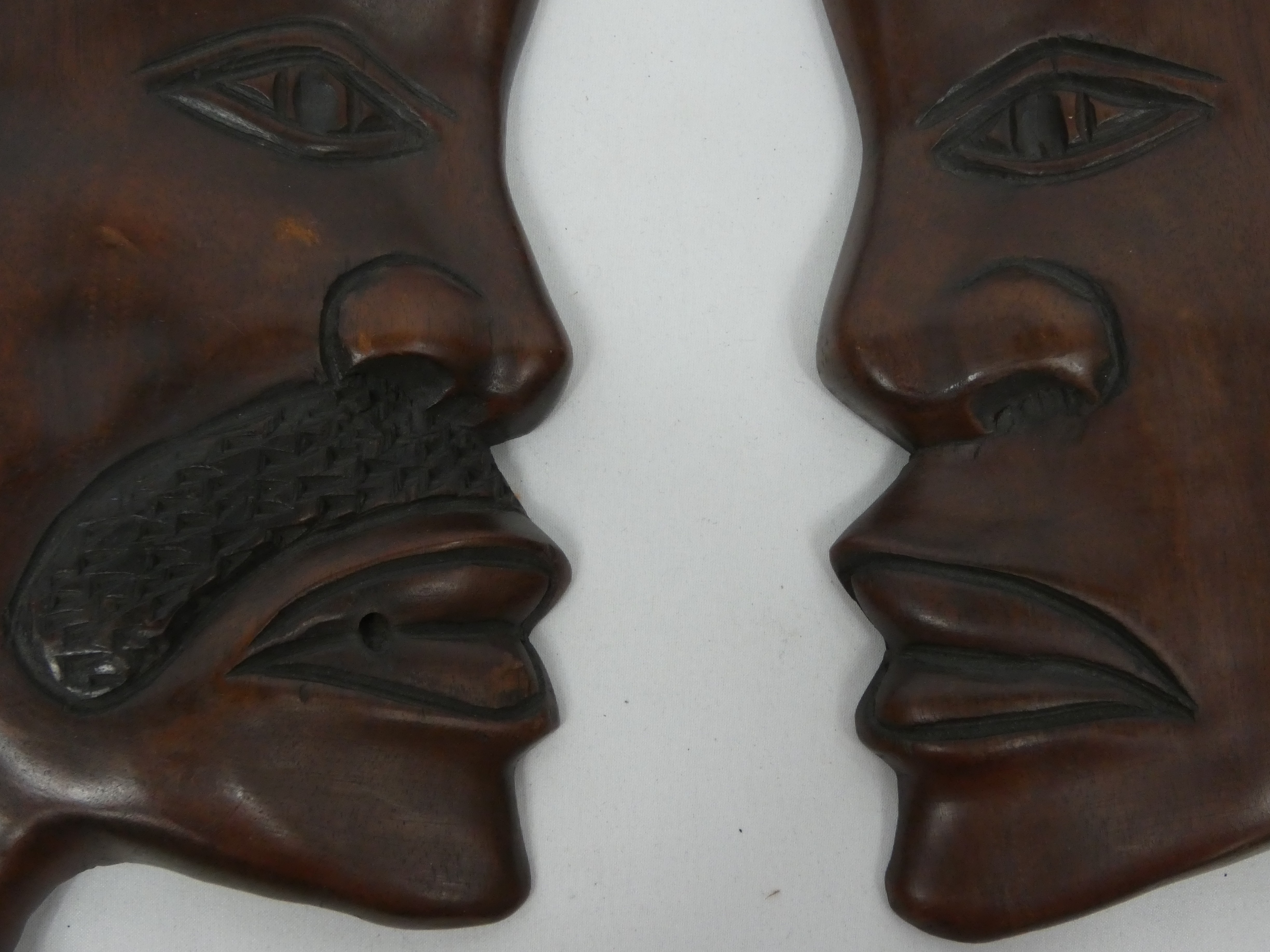 Paire de profiles en bois exotique africain - Photo 1