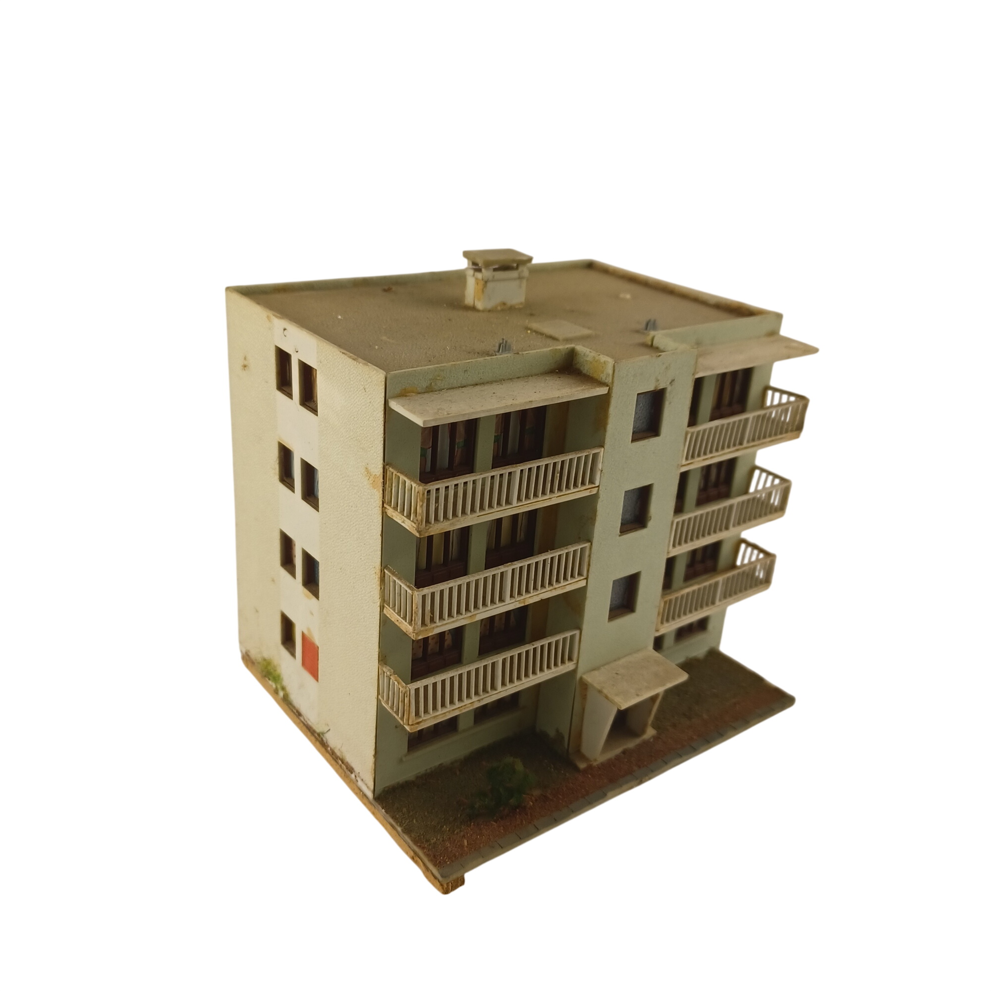 Maquette de modélisme d'un immeuble à 3 étages de 11x12x10 cm Très bon état -  reconditionné disponible sur Label Emmaüs