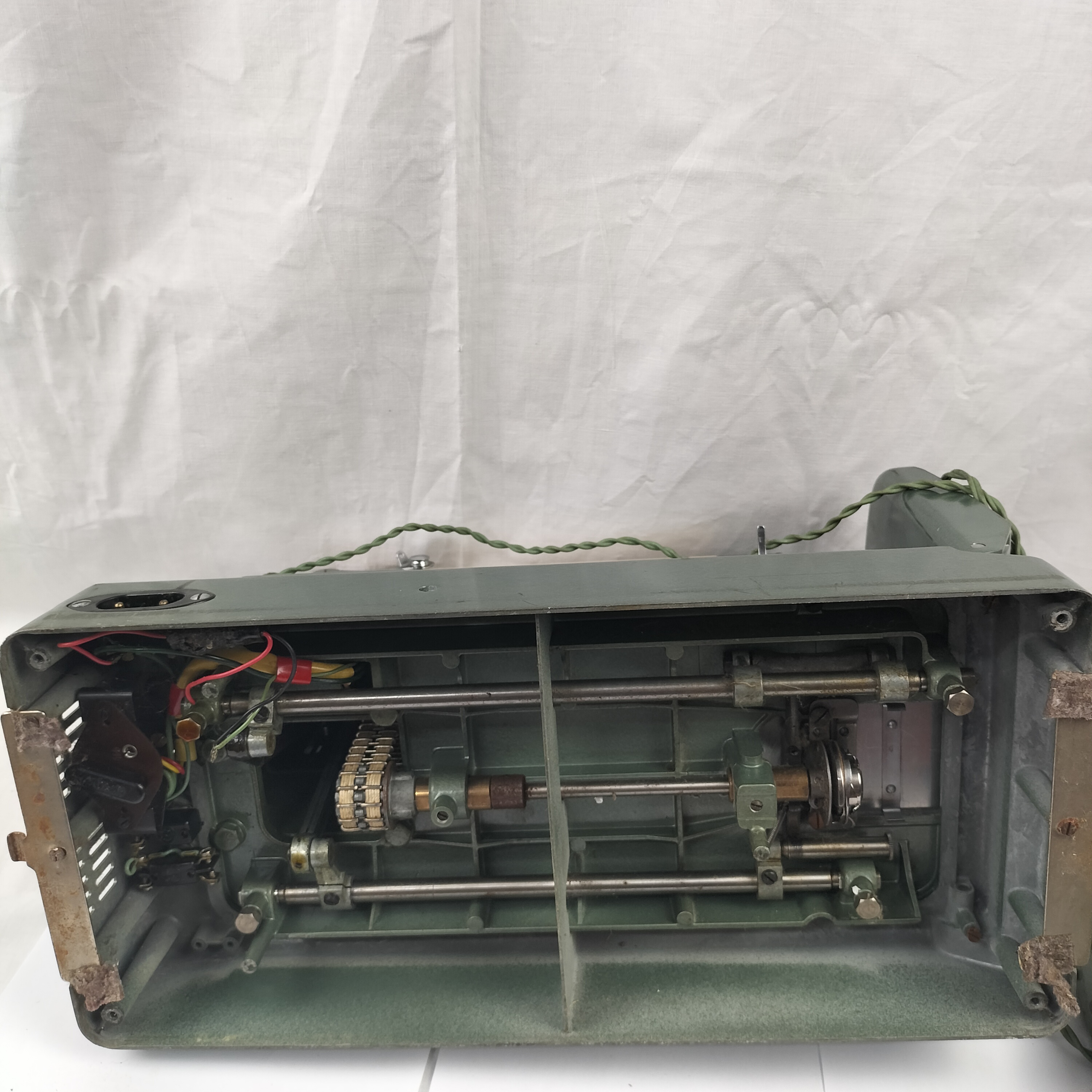 Machine à coudre Vintage OMNIA (manufrance