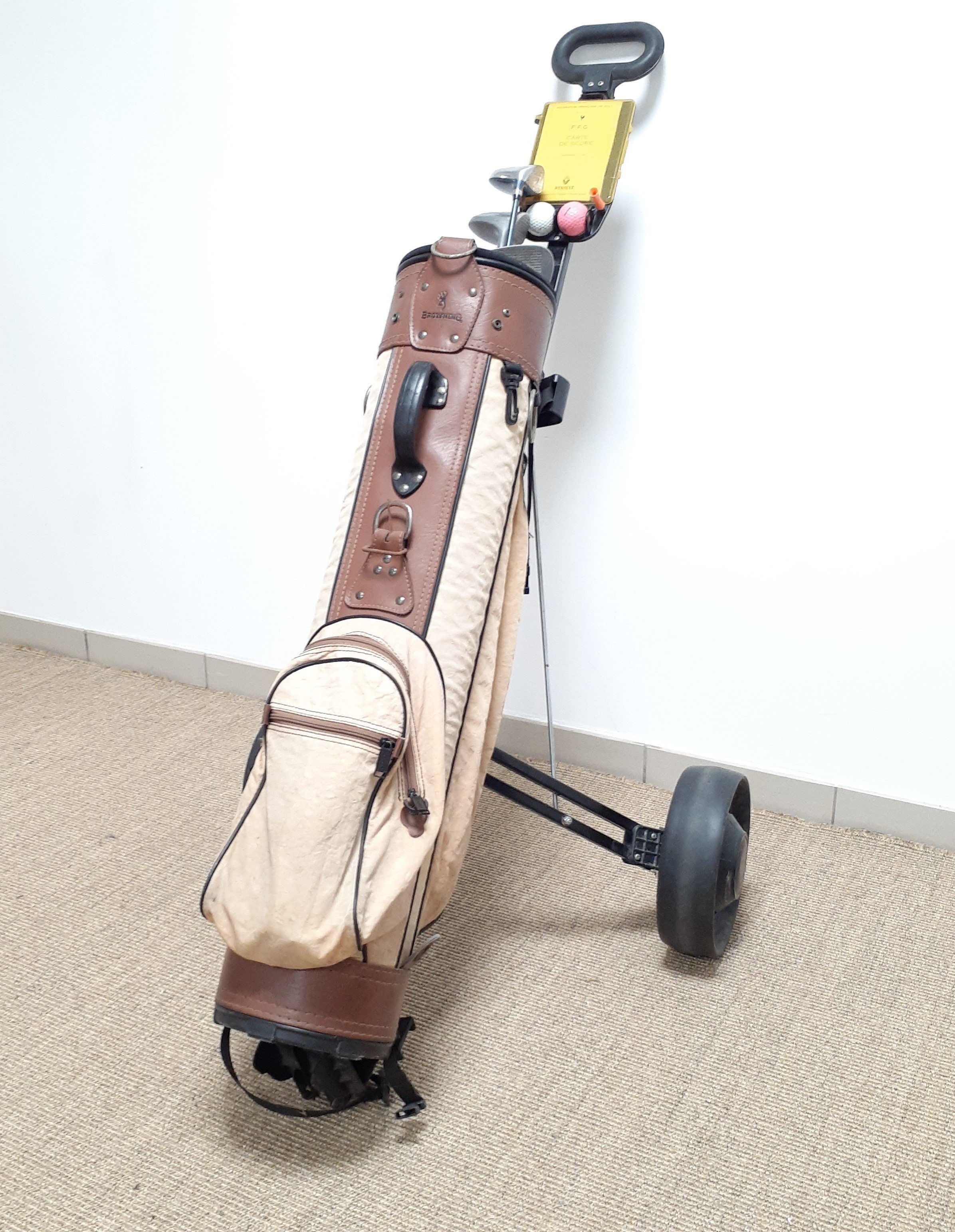Chariot de golf droitier et accessoires - Photo 2