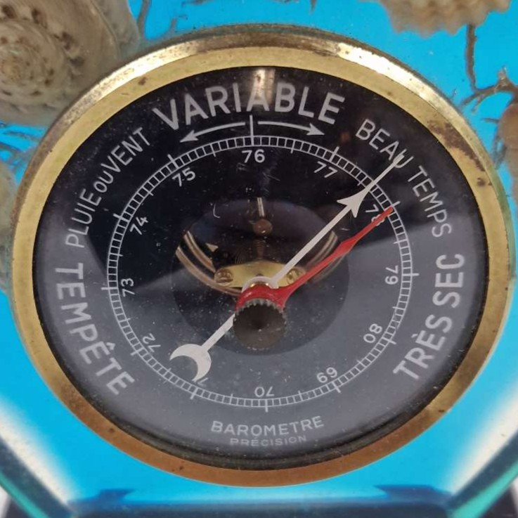 Baromètre avec inclusion en résine vintage.  - Vue 3 - 