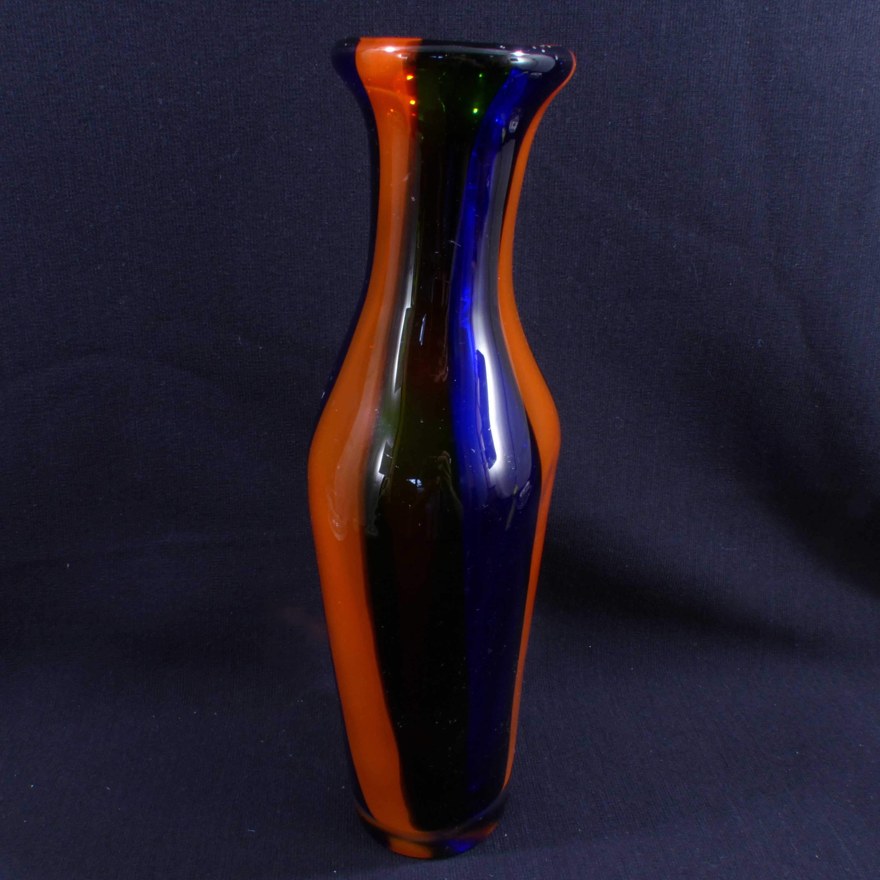 Voir photo 2 de Vase en verre soufflé coloré - Dans le goût de Murano Vase en verre soufflé coloré - Dans le goût de Murano Très bon état - Vue 2 -